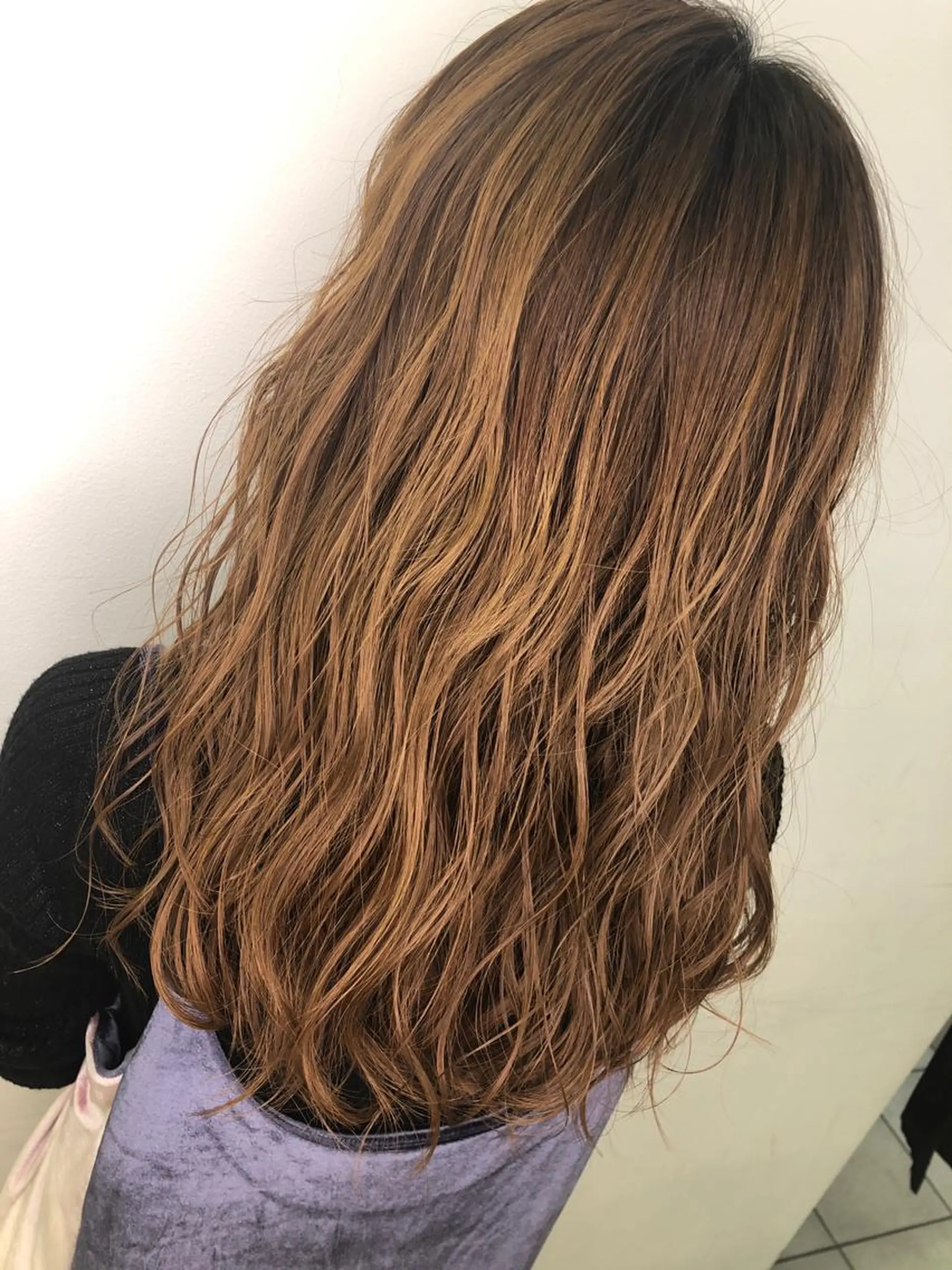 セミロング カラー アプリコットブラウン ブラウンカラー 渡邊 唯のヘアスタイル