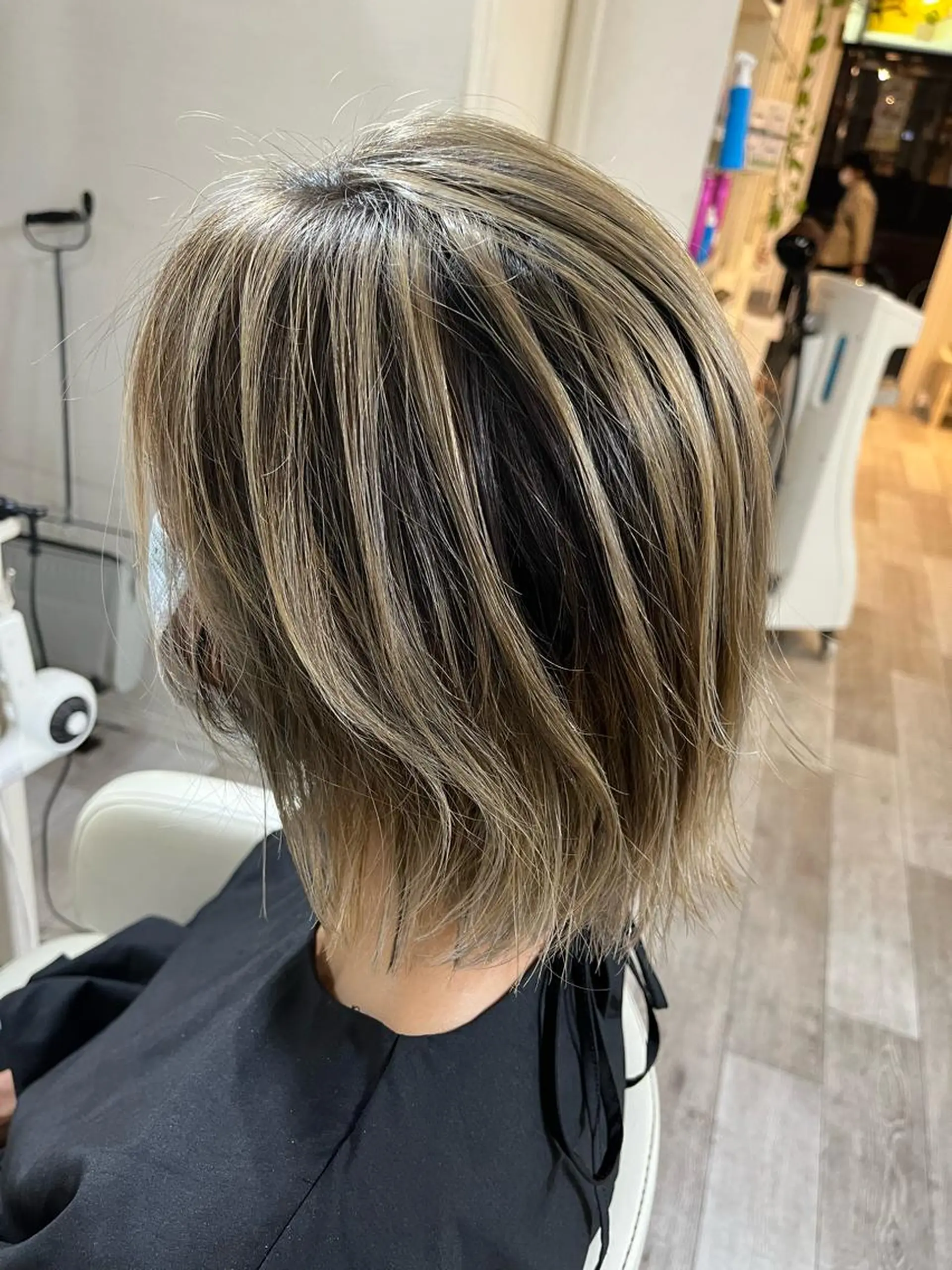 ミディアム カラー バレイヤージュ ブリーチ レイヤーカット ヘアカラー カラー職人 なかもと たつひろのヘアスタイル