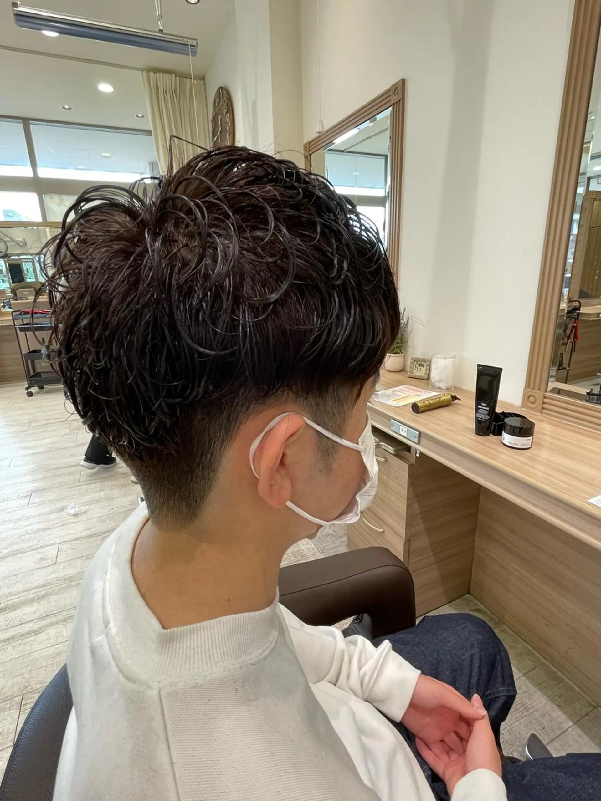 カラー パーマ メンズ メンズパーマ アッシュ ベージュカラー ニュアンスパーマ 加藤 未歩のヘアスタイル