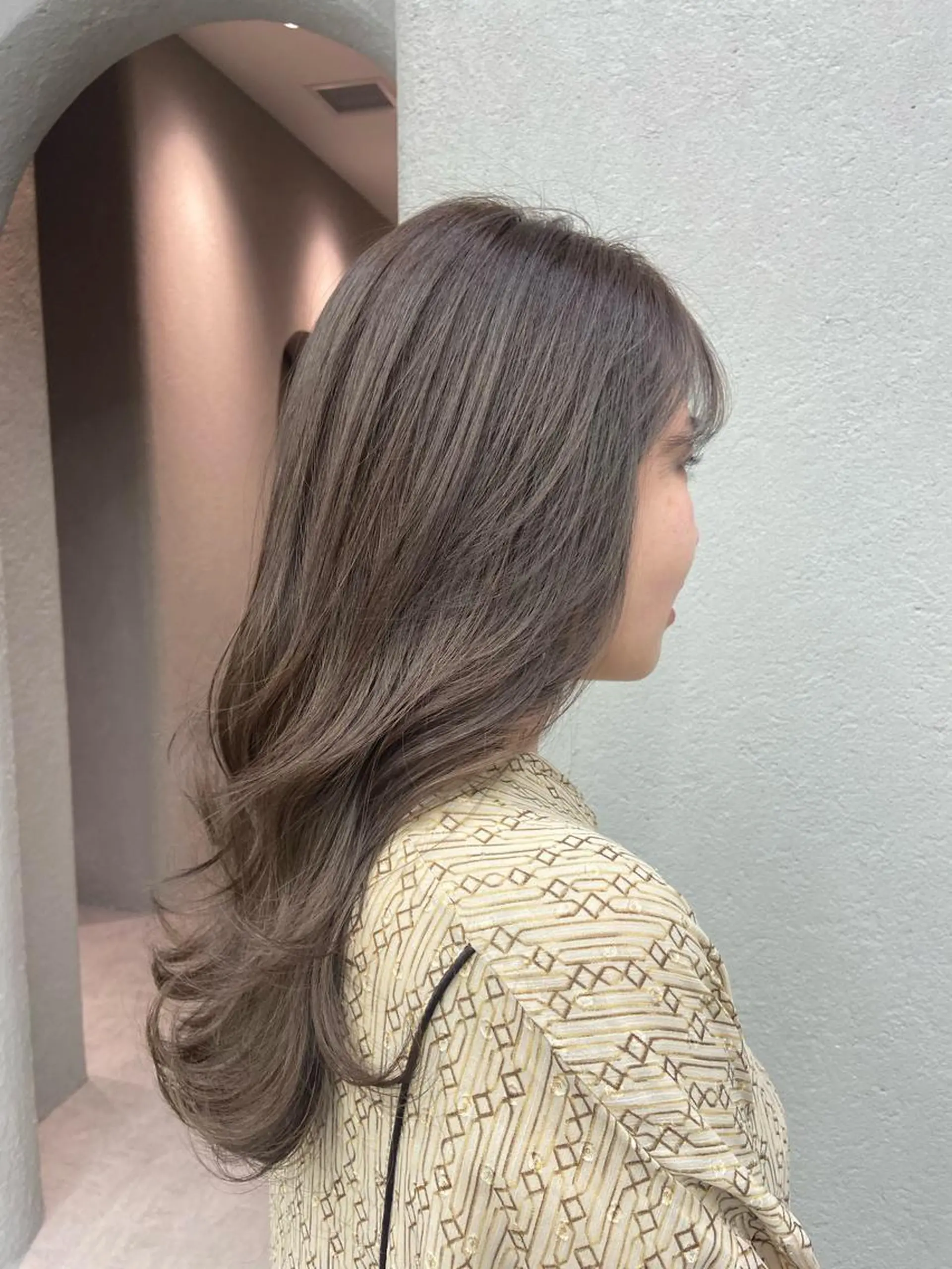 ロング カラー グレージュ 高松 沙耶のヘアスタイル