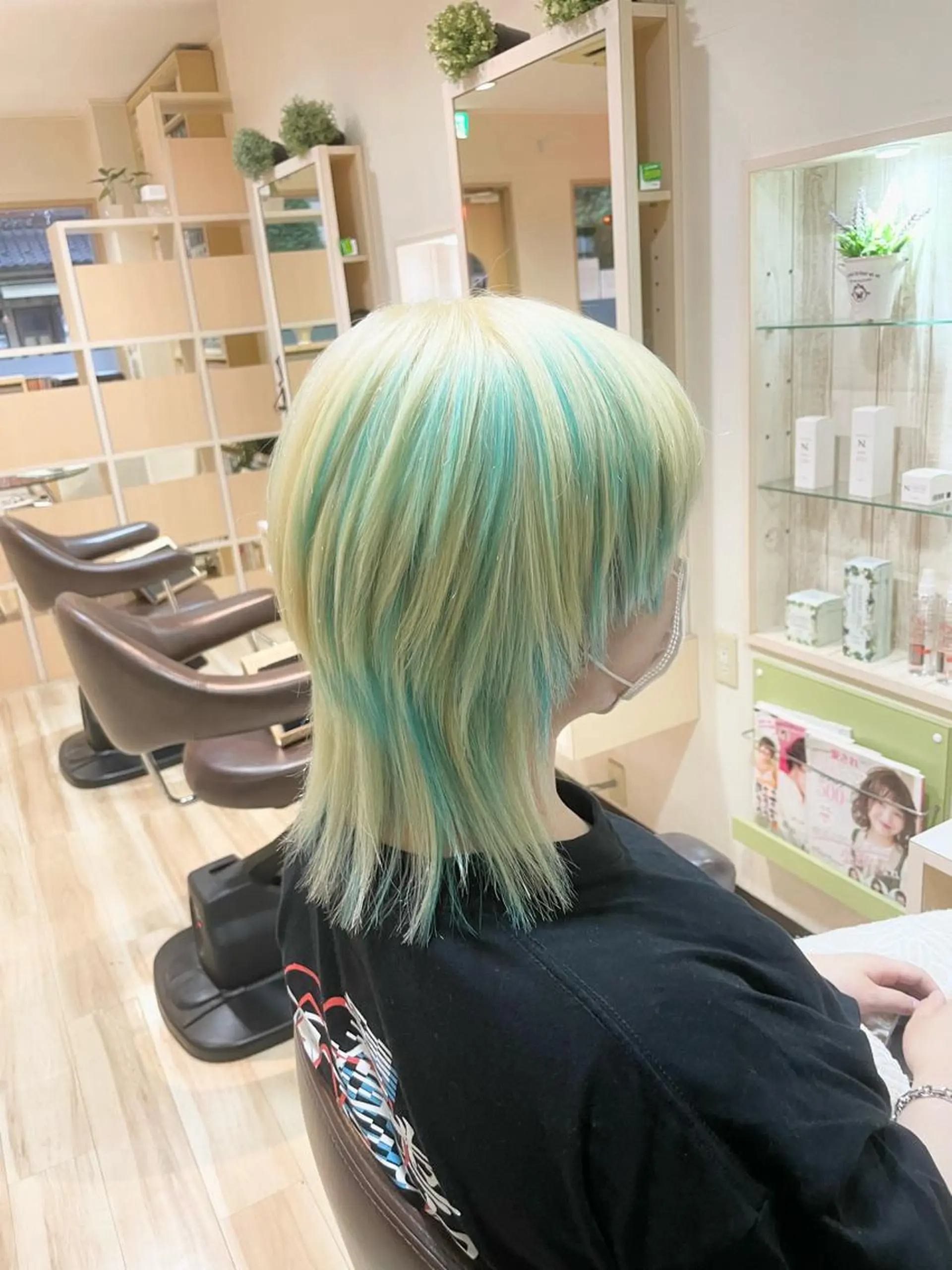 ミディアム カラー 🌈派手髪ハイトーン 🌈鈴木亮太🌈のヘアスタイル