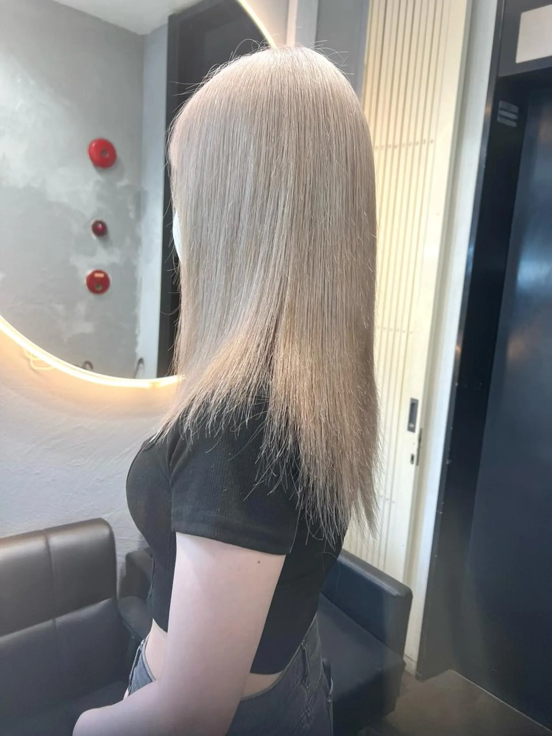 セミロング カラー GiseL アンリのヘアスタイル