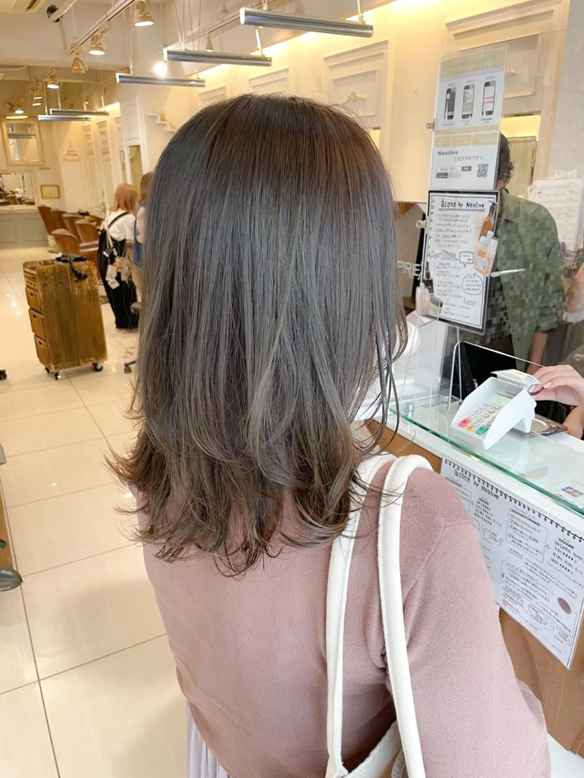 ミディアム カラー ベージュカラー オリーブベージュ オリーブカラー カット ヘアカラー ✨カラー支持No.1 🧸ワキ カナコ🧸のヘアスタイル