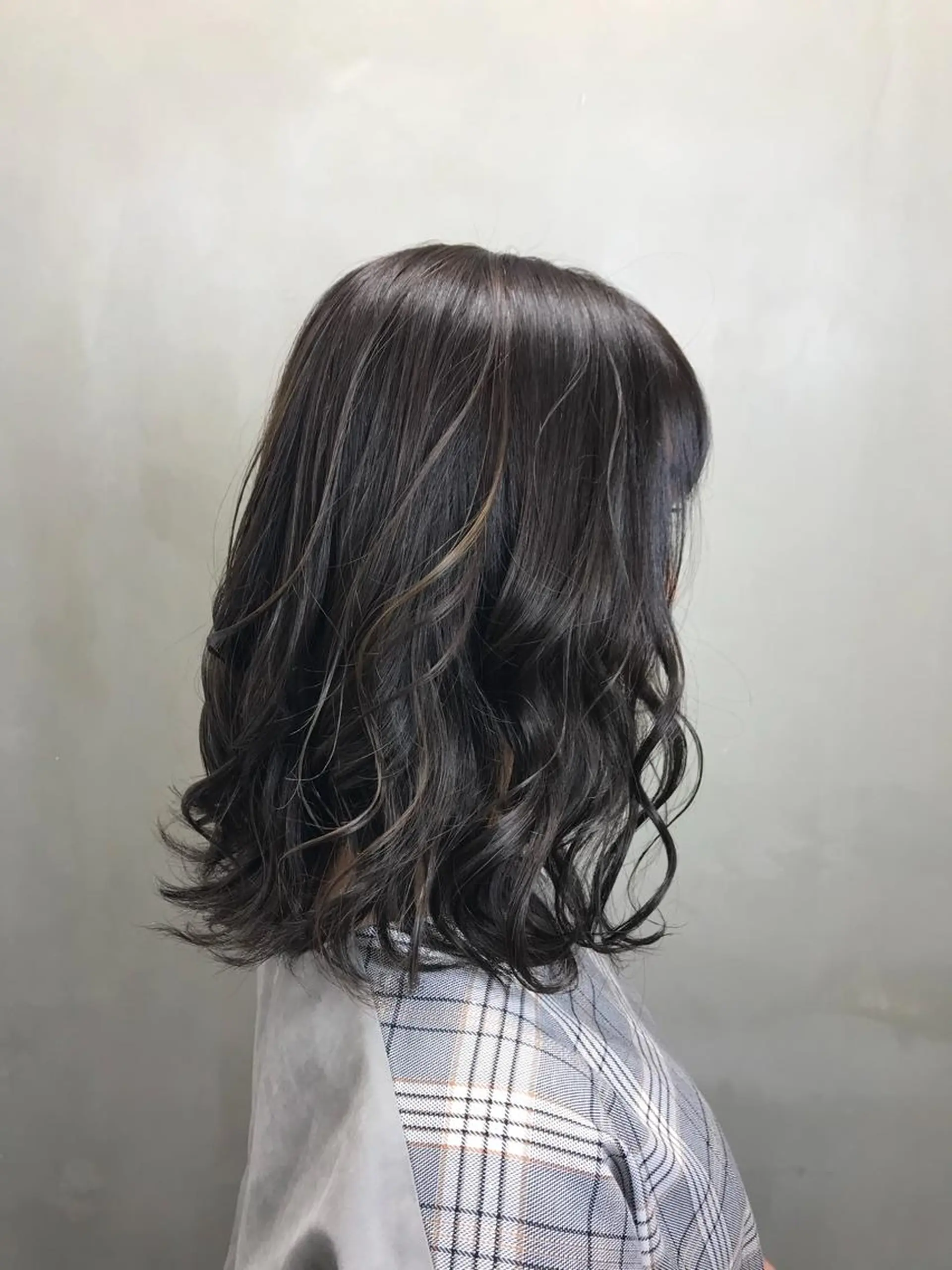 ミディアム カラー グレージュ 【透明感、艶髪】西村 有司のヘアスタイル