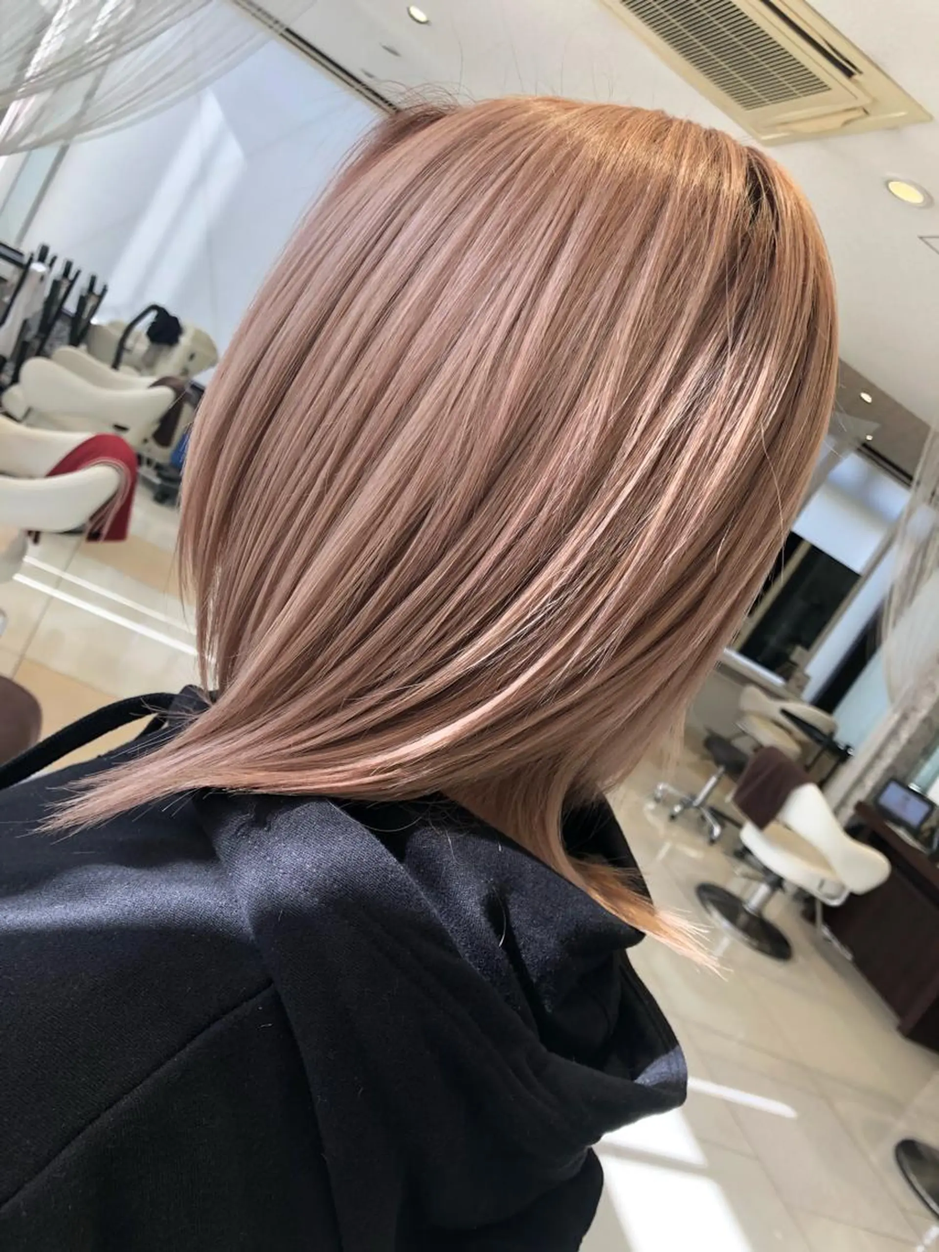 ミディアム 松永 果菜のヘアスタイル