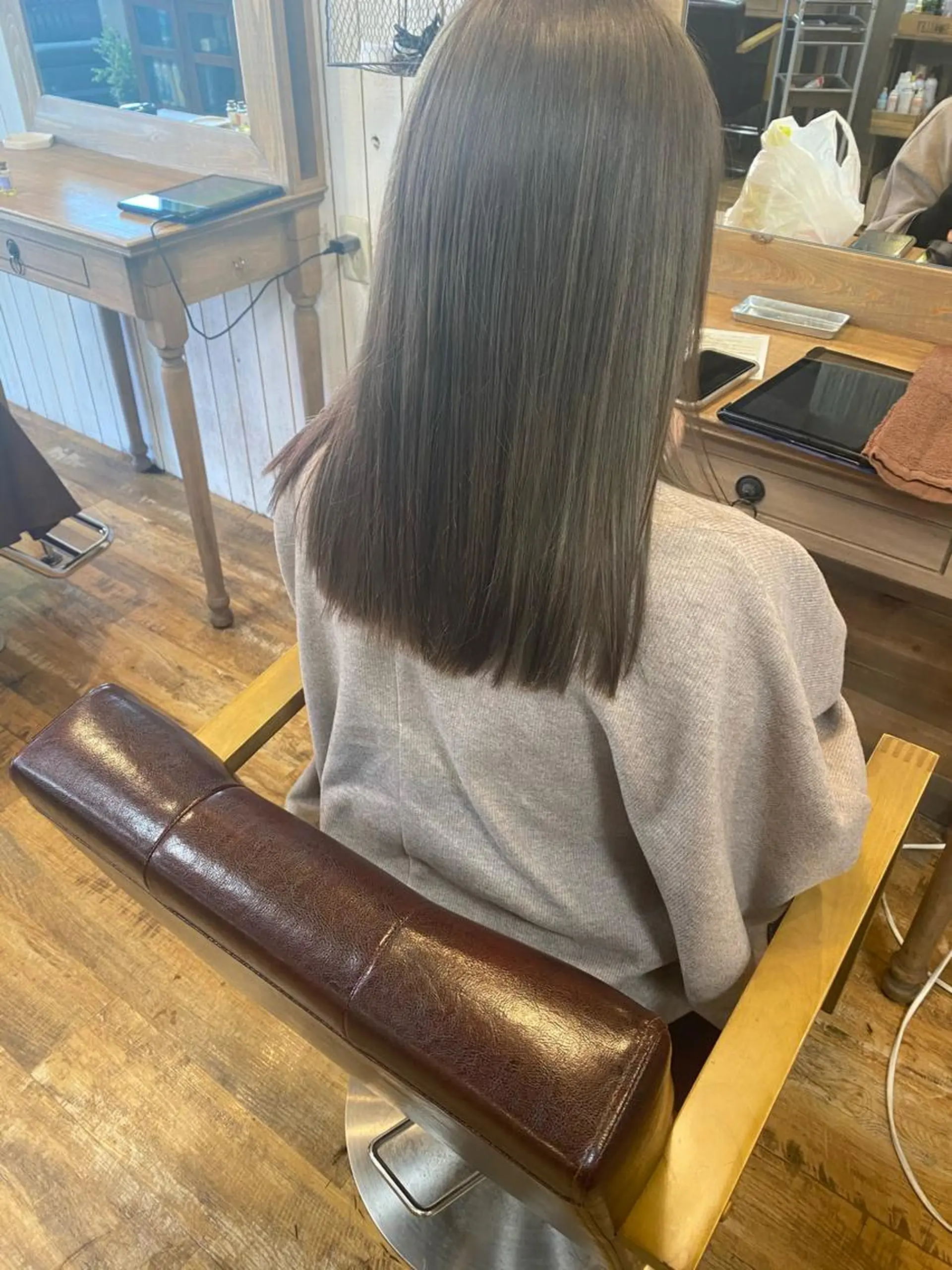 セミロング カラー パーマ ヘアアレンジ re naのヘアスタイル