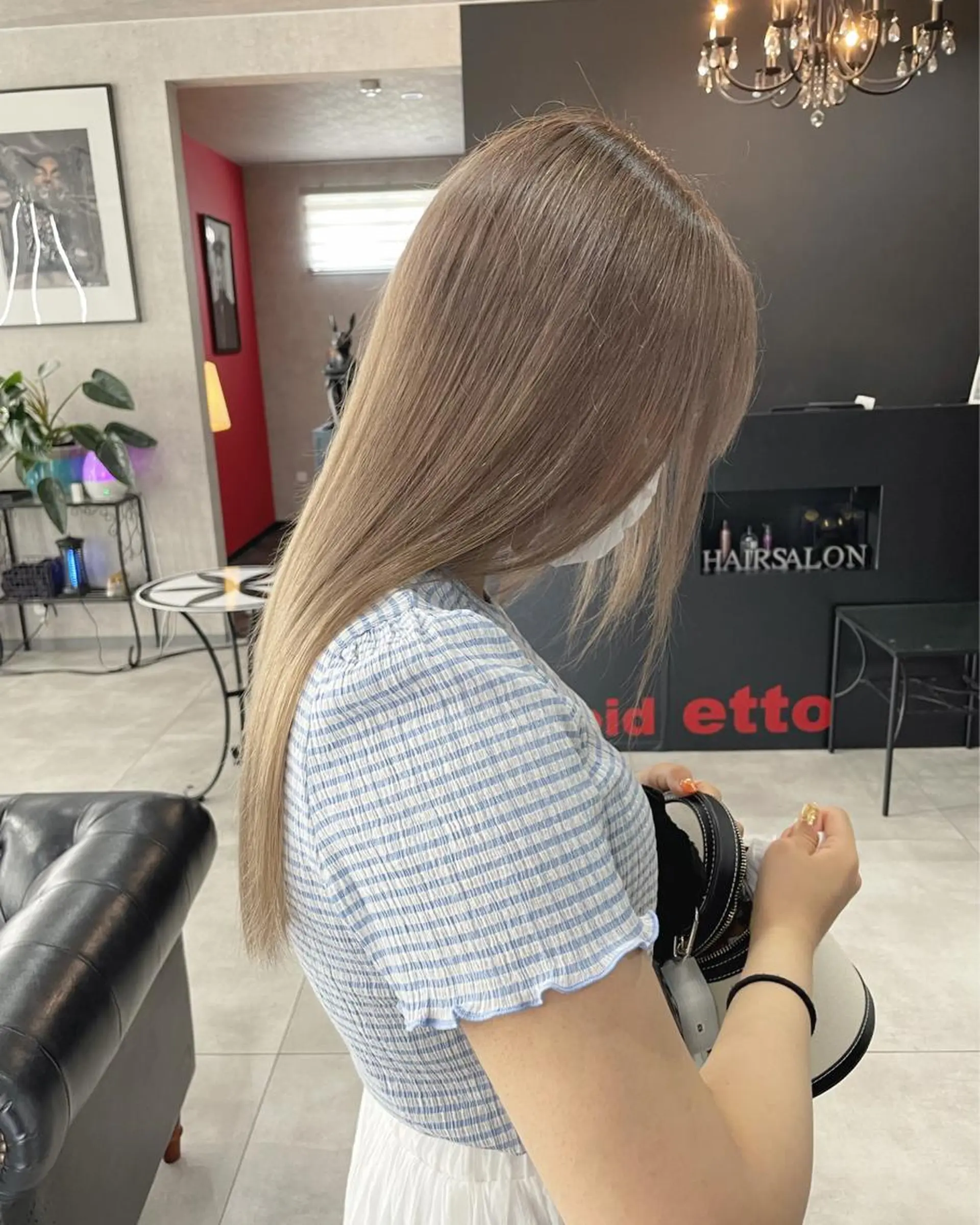 ロング カラー ベージュカラー ミルクティーベージュ カット ヘアカラー 袴田 伊代のヘアスタイル