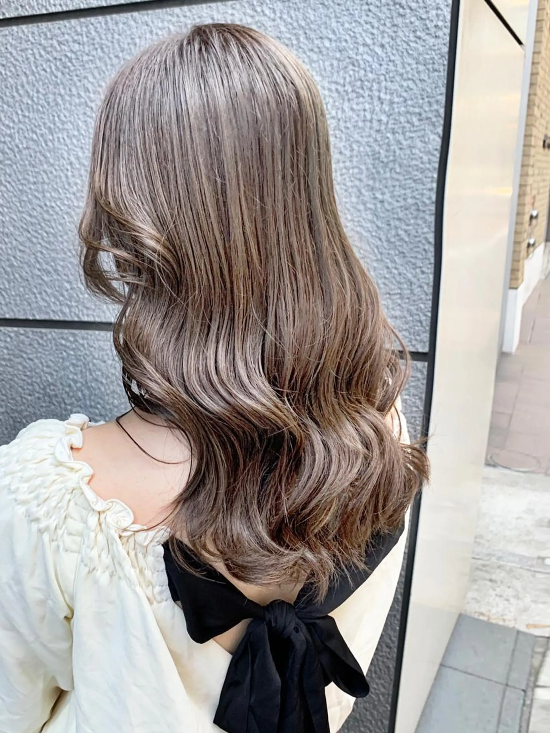 ロング カラー 切りっぱなしボブ ブリーチ グレージュ イルミナカラー インナーカラー カット ヘアカラー トリートメント レイヤー専門家 ダブルカラー修のヘアスタイル