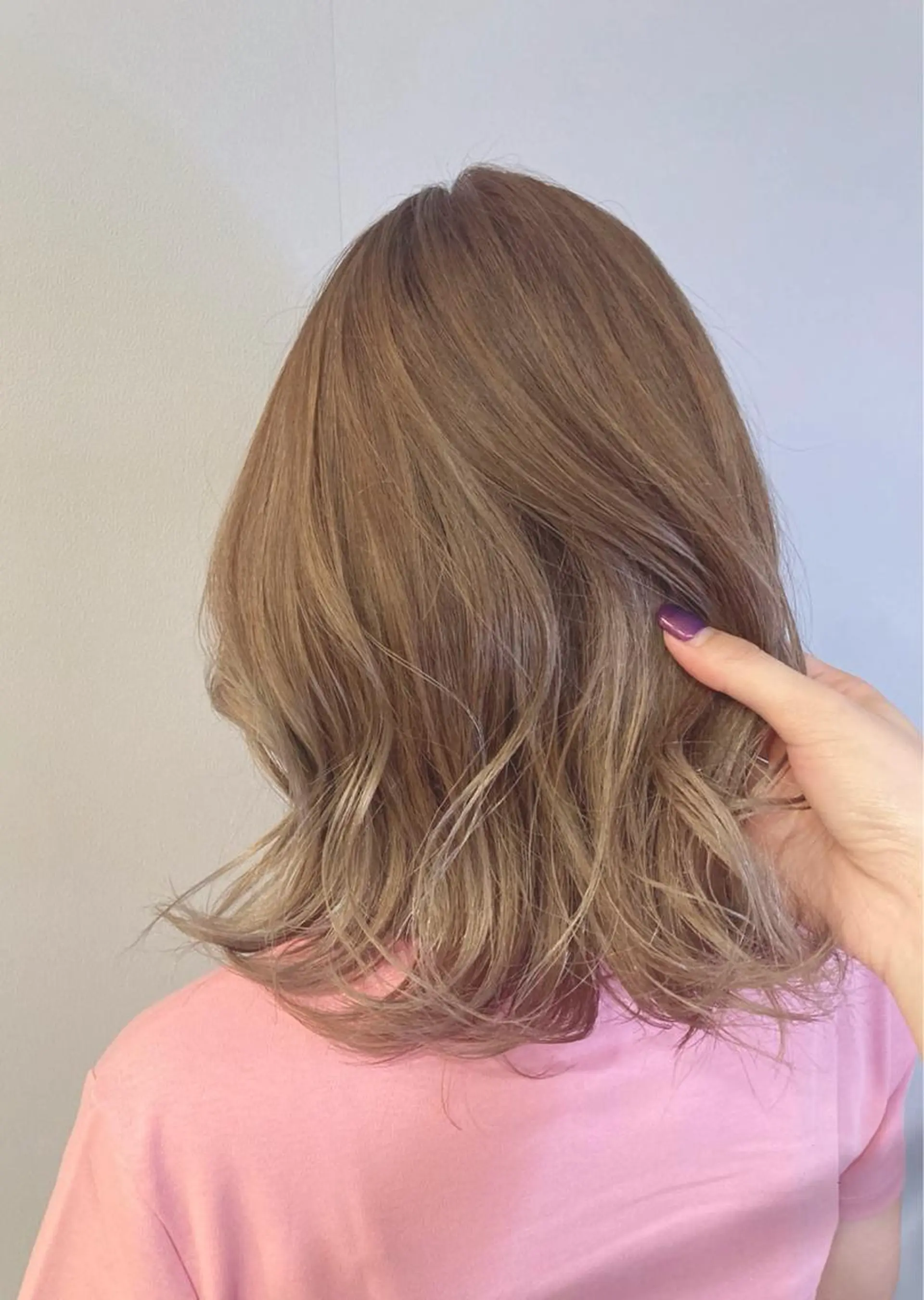 ミディアム カラー 宮原 佳苗のヘアスタイル