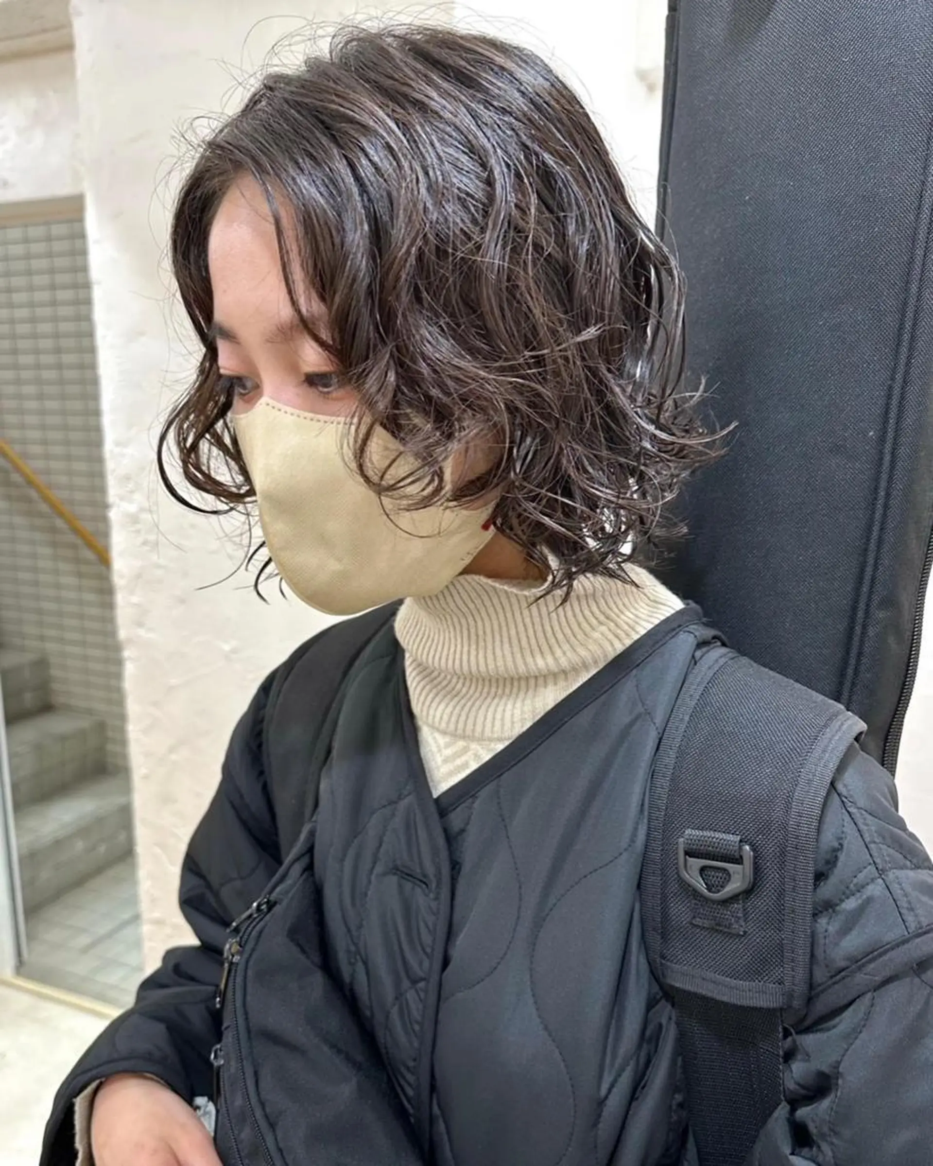 ショート カラー パーマ 切りっぱなしボブ 前下がりボブ ショートボブ 黒髪 ハイトーンカラー 銀座No.1髪質改善 縮毛矯正/本木のヘアスタイル