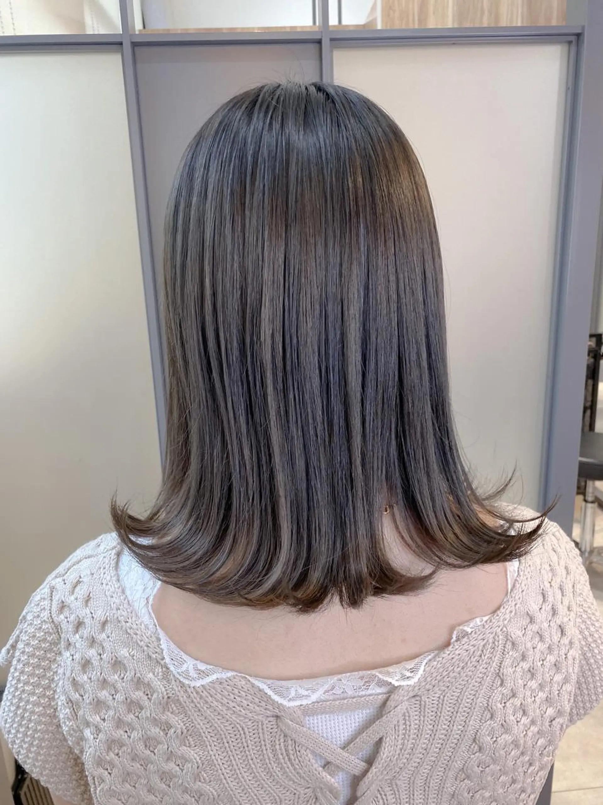 セミロング カラー グレージュ オリーブグレージュ オリーブグレー 【透明感、艶髪】西村 有司のヘアスタイル