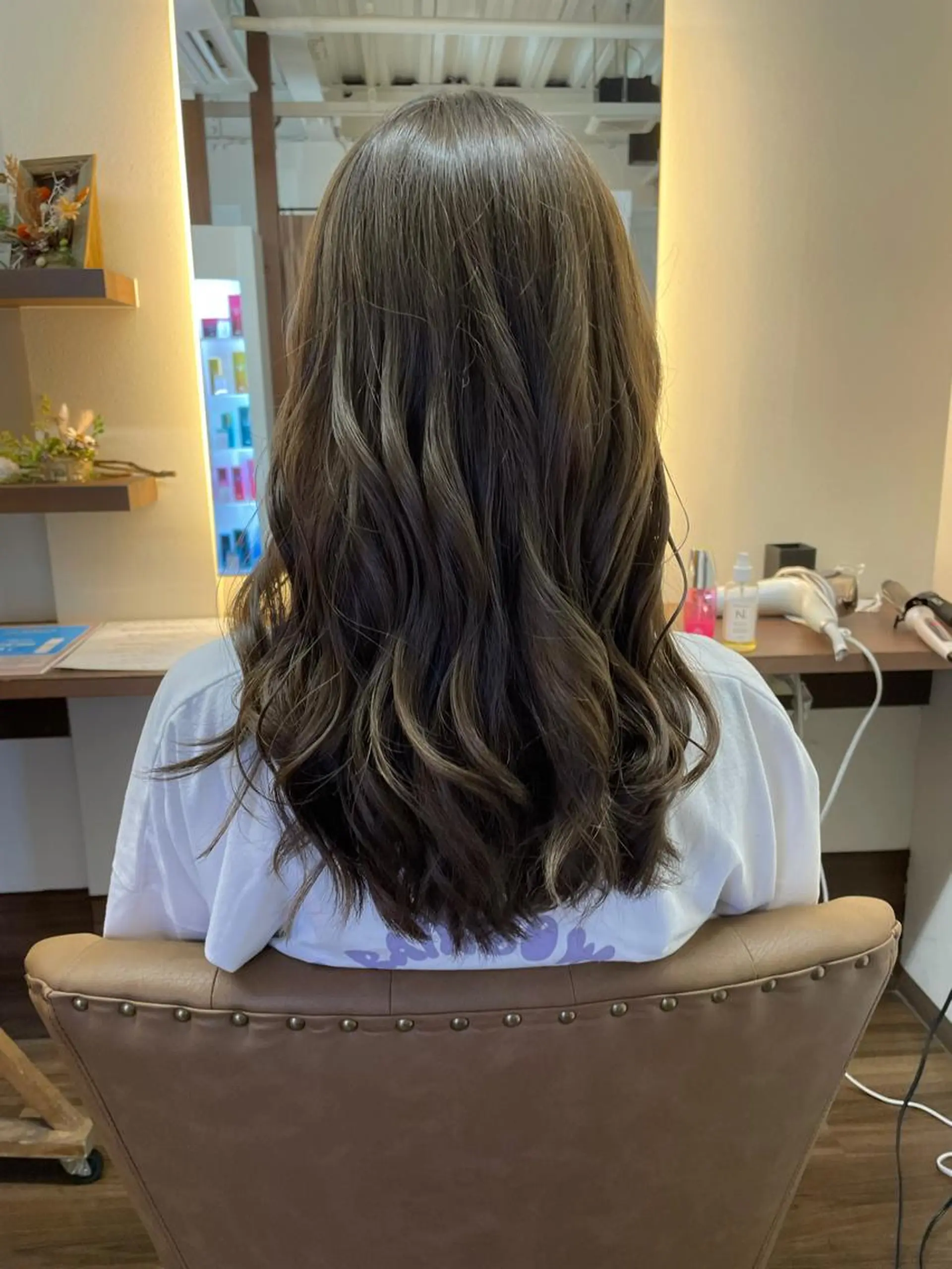 セミロング カラー グレージュ 山本 純平のヘアスタイル