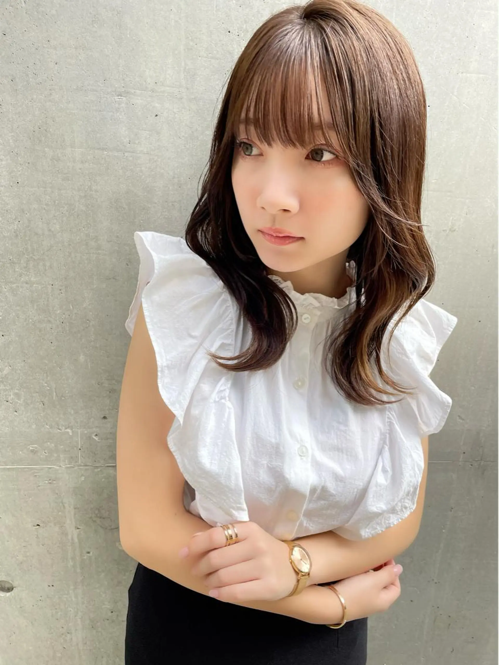 セミロング カラー アッシュ 黒髪 ブリーチ ブルーカラー ブルーブラック ヘアカラー トリートメント オリーブカラー 特化　　kaiのヘアスタイル