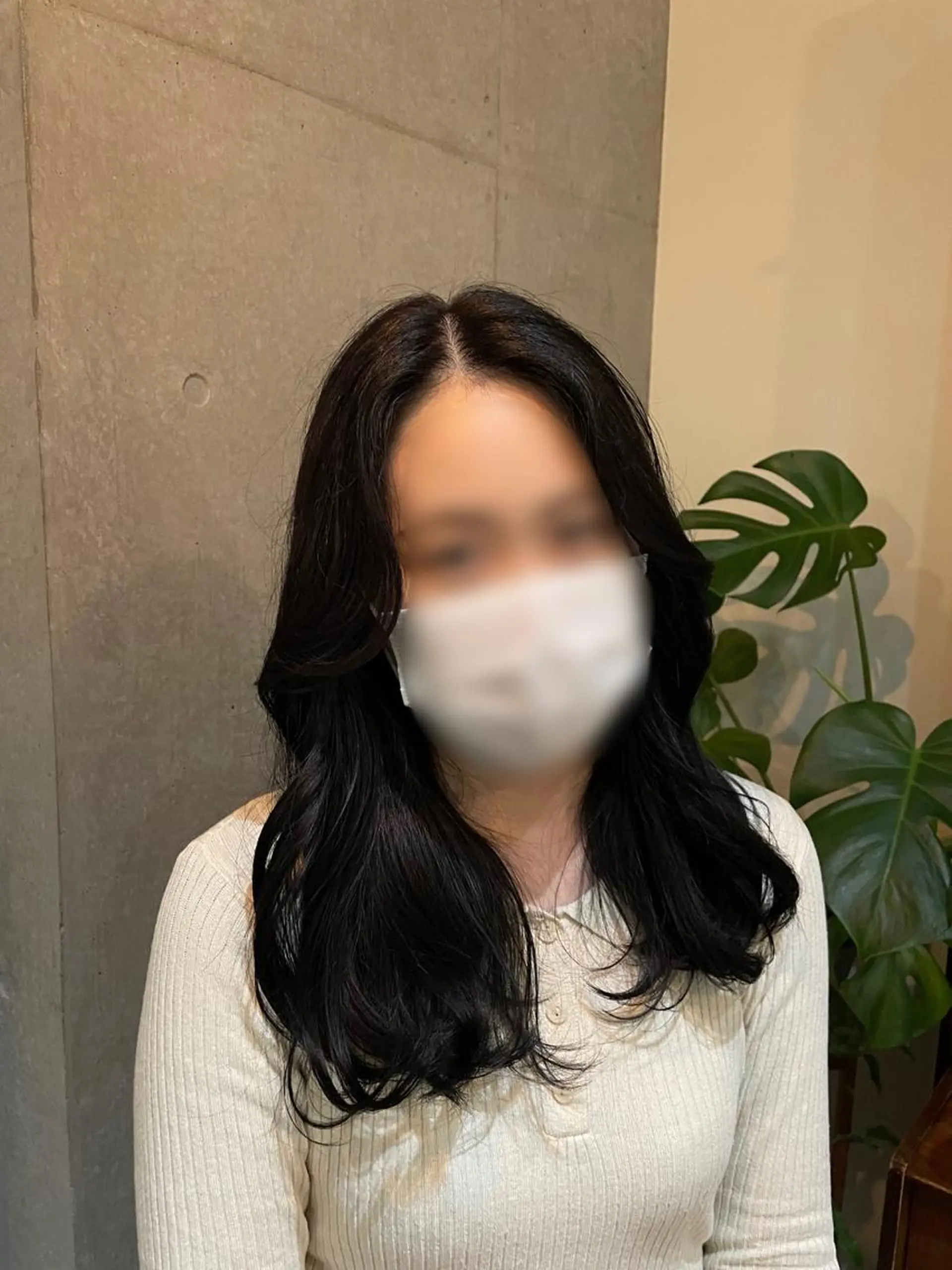 セミロング 韓国リアルハッシュ レイヤーカットのヘアスタイル