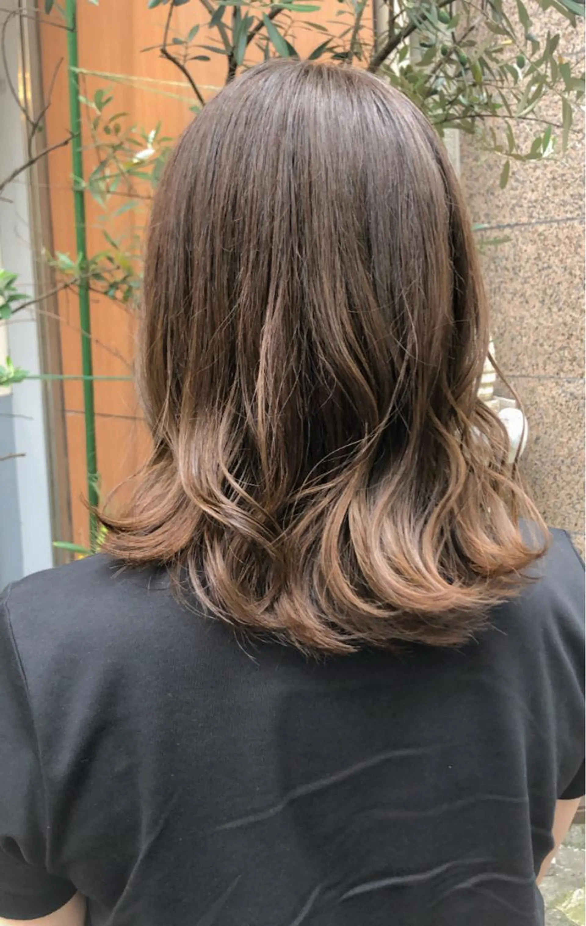 ミディアム ボブ ブリーチ/miinaのヘアスタイル