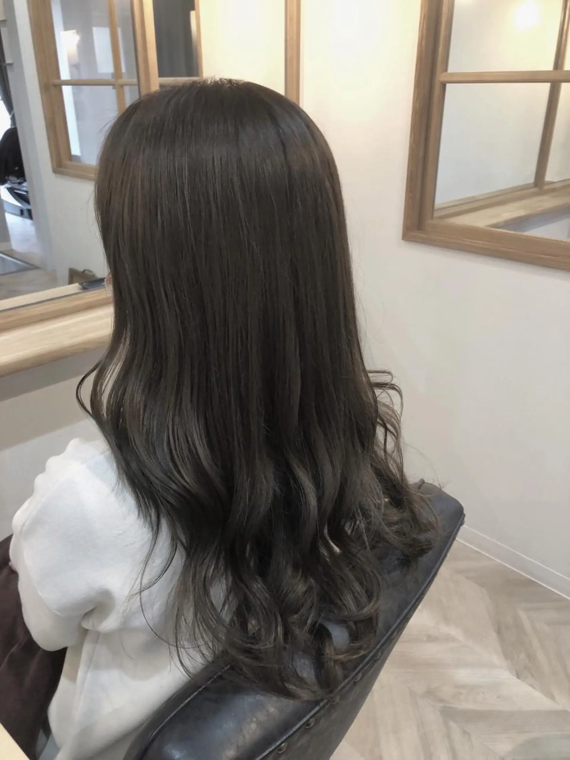 ロング カラー グレージュ オリーブグレージュ オリーブグレー ayumi ／透明感カラーのヘアスタイル