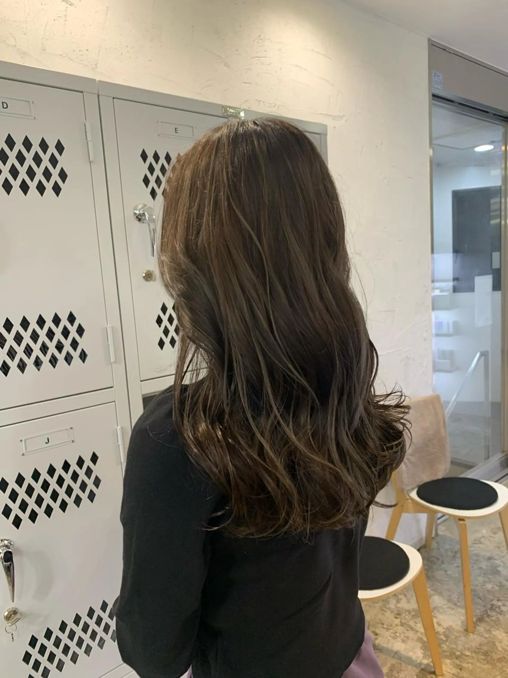 セミロング カラー ブリーチ ハイライトカラー ハイライト 透明感カラー 大人グレージュ有村のヘアスタイル