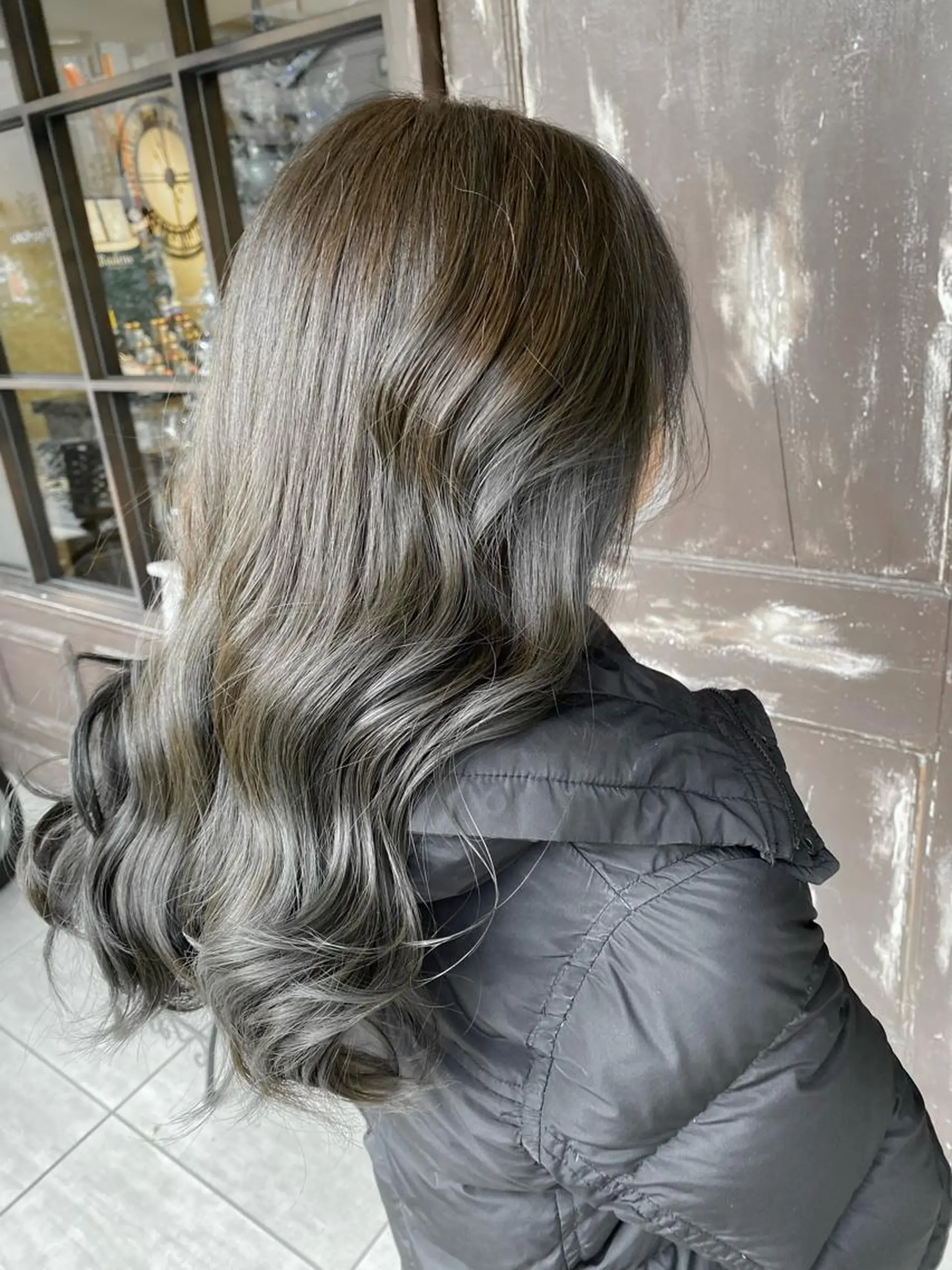 セミロング カラー グレージュ オリーブグレージュ オリーブグレー 川越 輝梨奈のヘアスタイル
