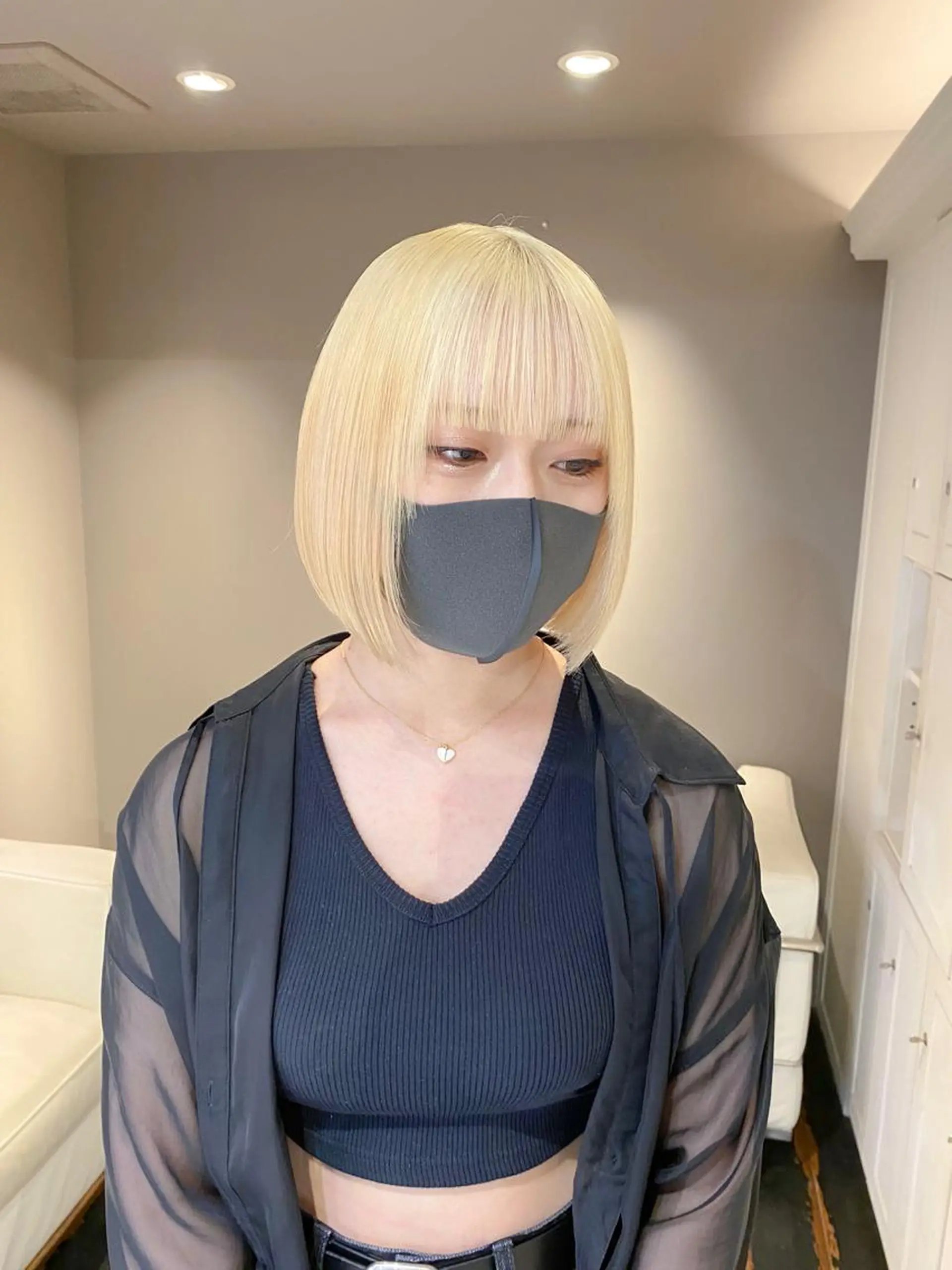 ショート カラー 切りっぱなしボブ レイヤー/縮毛矯正のヘアスタイル