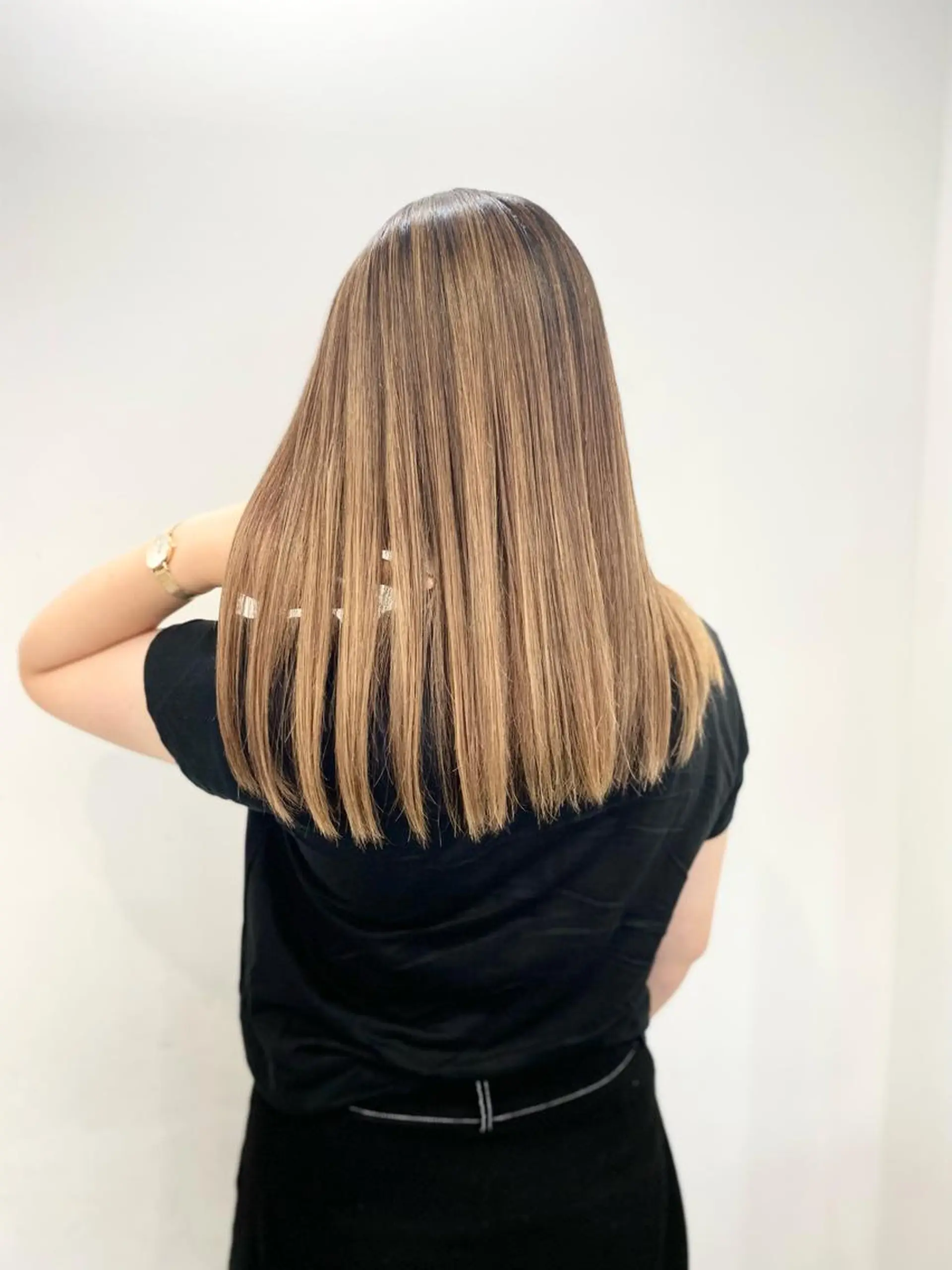 セミロング カラー バレイヤージュ ベージュカラー ブロンド ブロンドベージュ レイヤーカット opus 店長大和 レイヤー/赤み消しのヘアスタイル