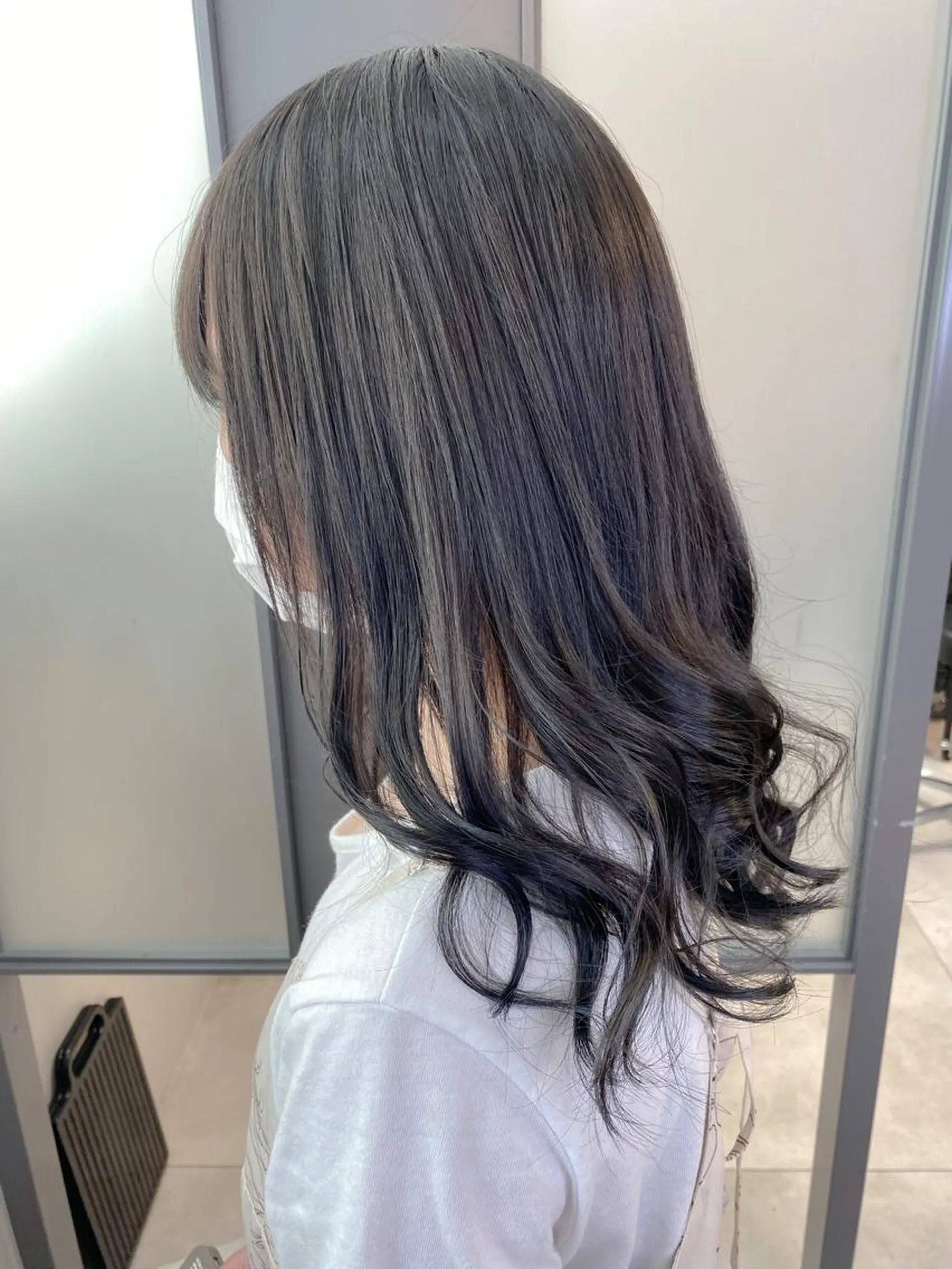 セミロング カラー ラベンダーカラー ラベンダーグレー 【透明感、艶髪】西村 有司のヘアスタイル