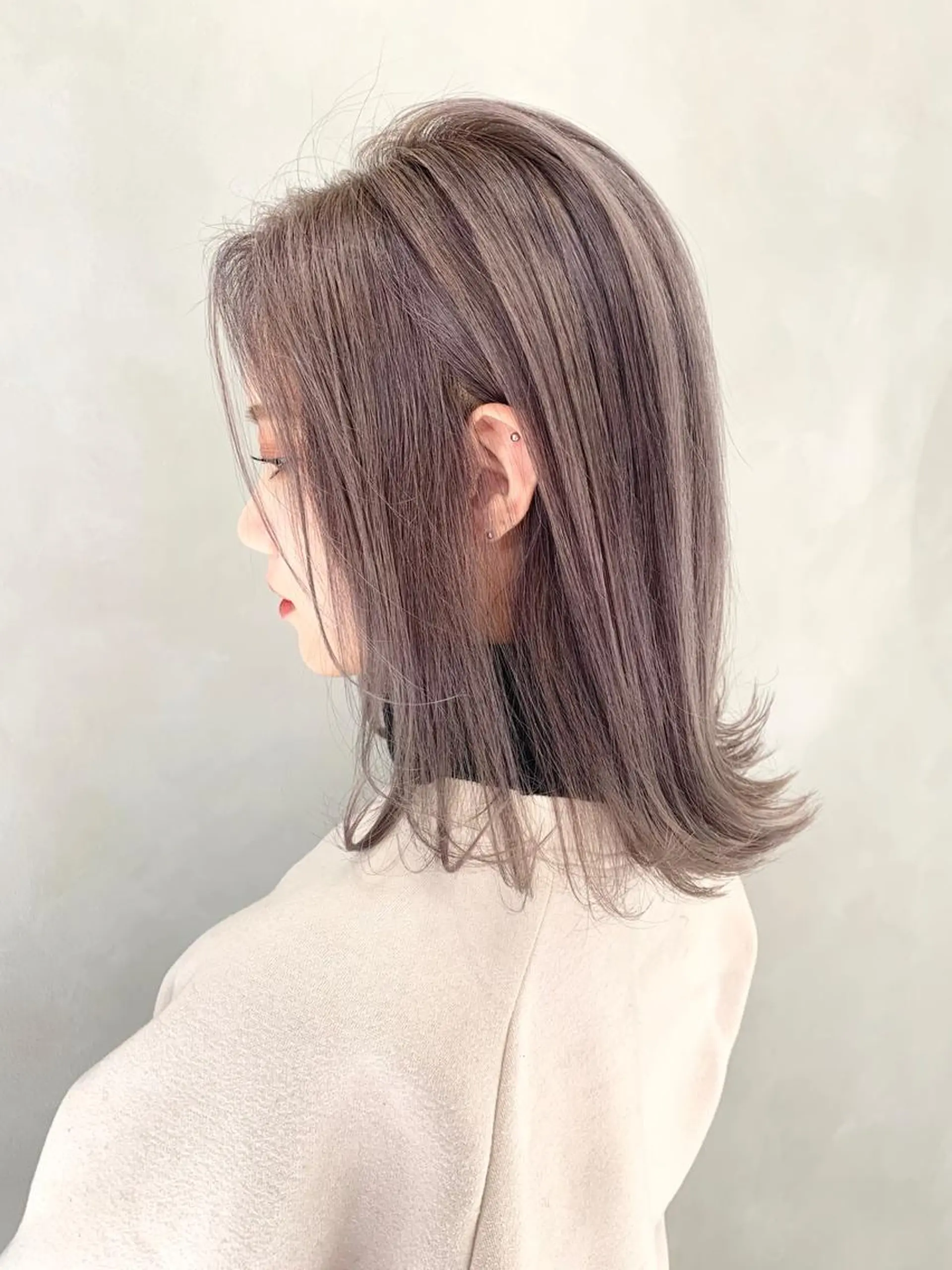 ミディアム カラー ブリーチ 透明感カラー グレージュ ラベンダーカラー ラベンダーグレージュ ヘアカラー レイヤー/大人メンズ パーマ🌀 平島拓也のヘアスタイル