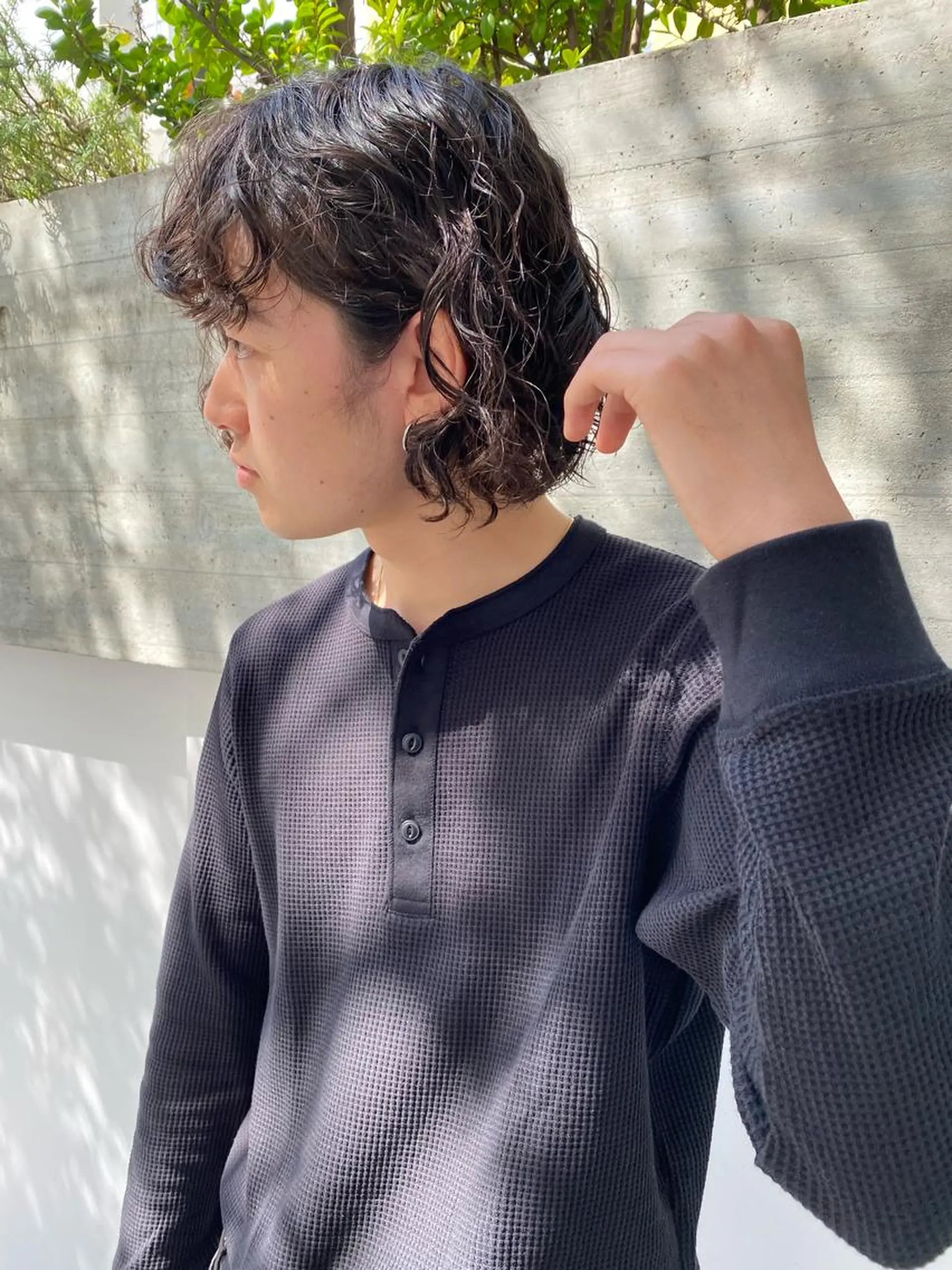 ミディアム パーマ メンズ パーマ、髪質改善 カズマのヘアスタイル