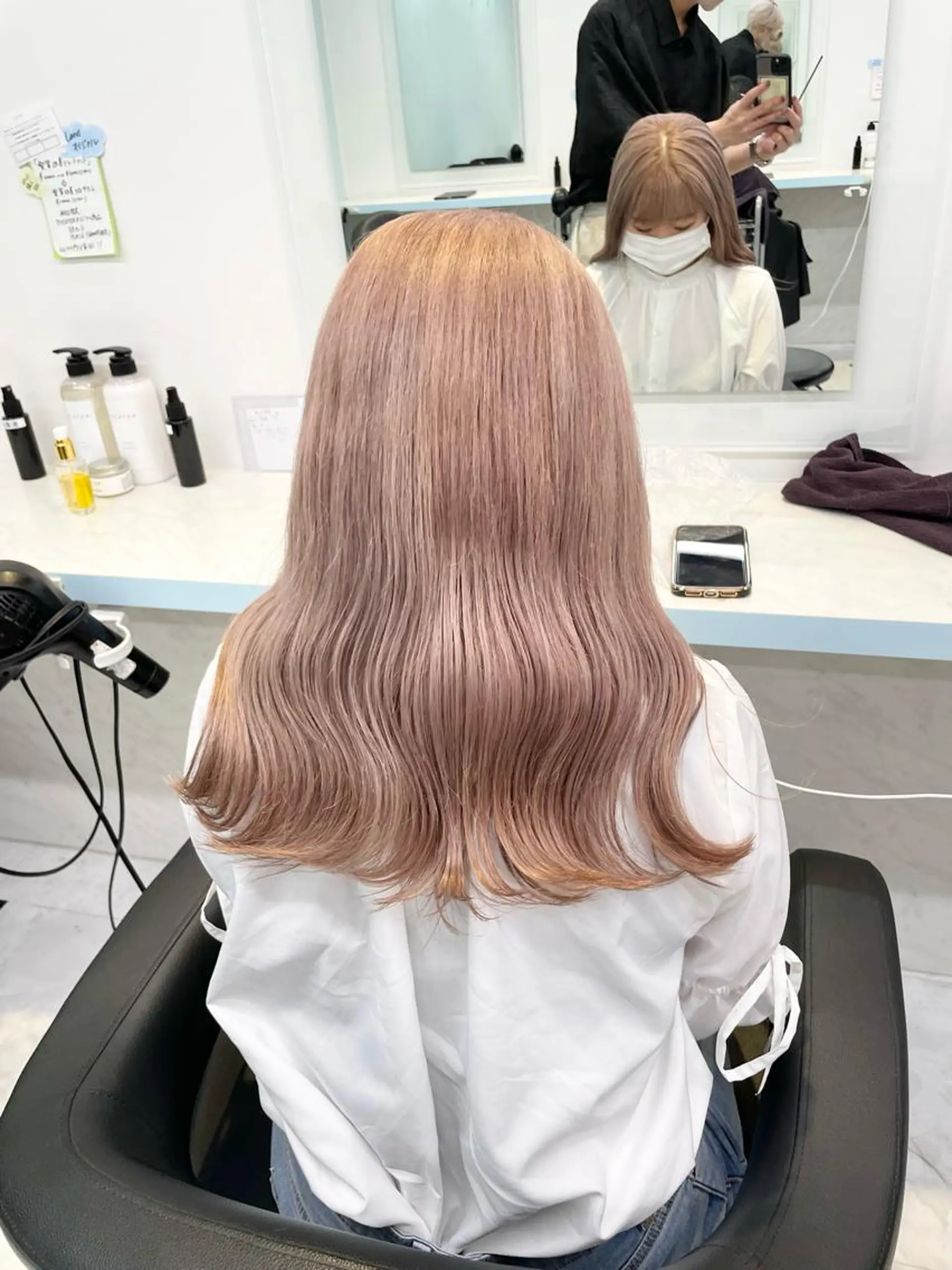 セミロング カラー 🩵ハイトーン 美咲🩵のヘアスタイル