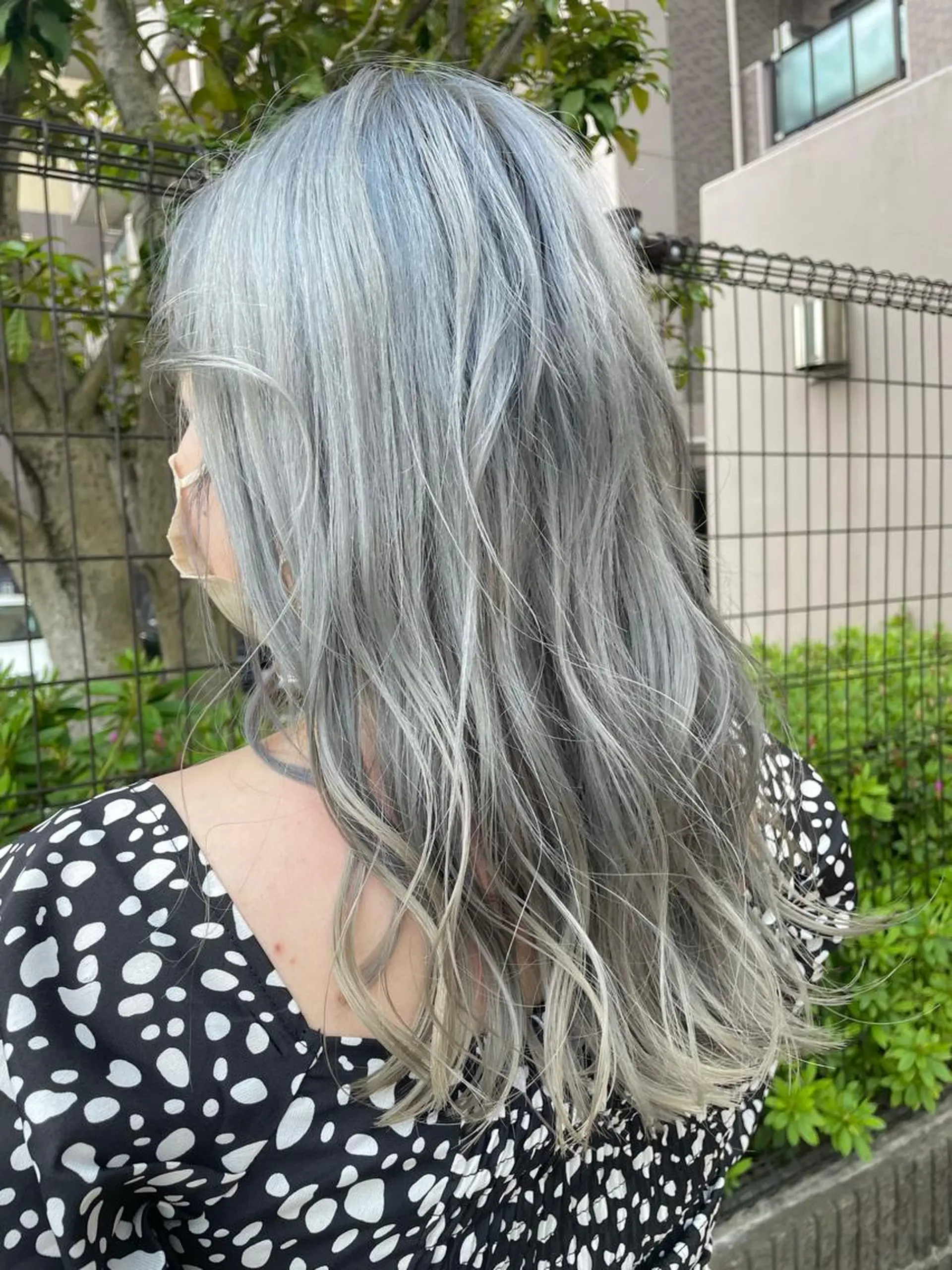 カラー シルバー sato ayaka ｜透明感カラー🫧のヘアスタイル