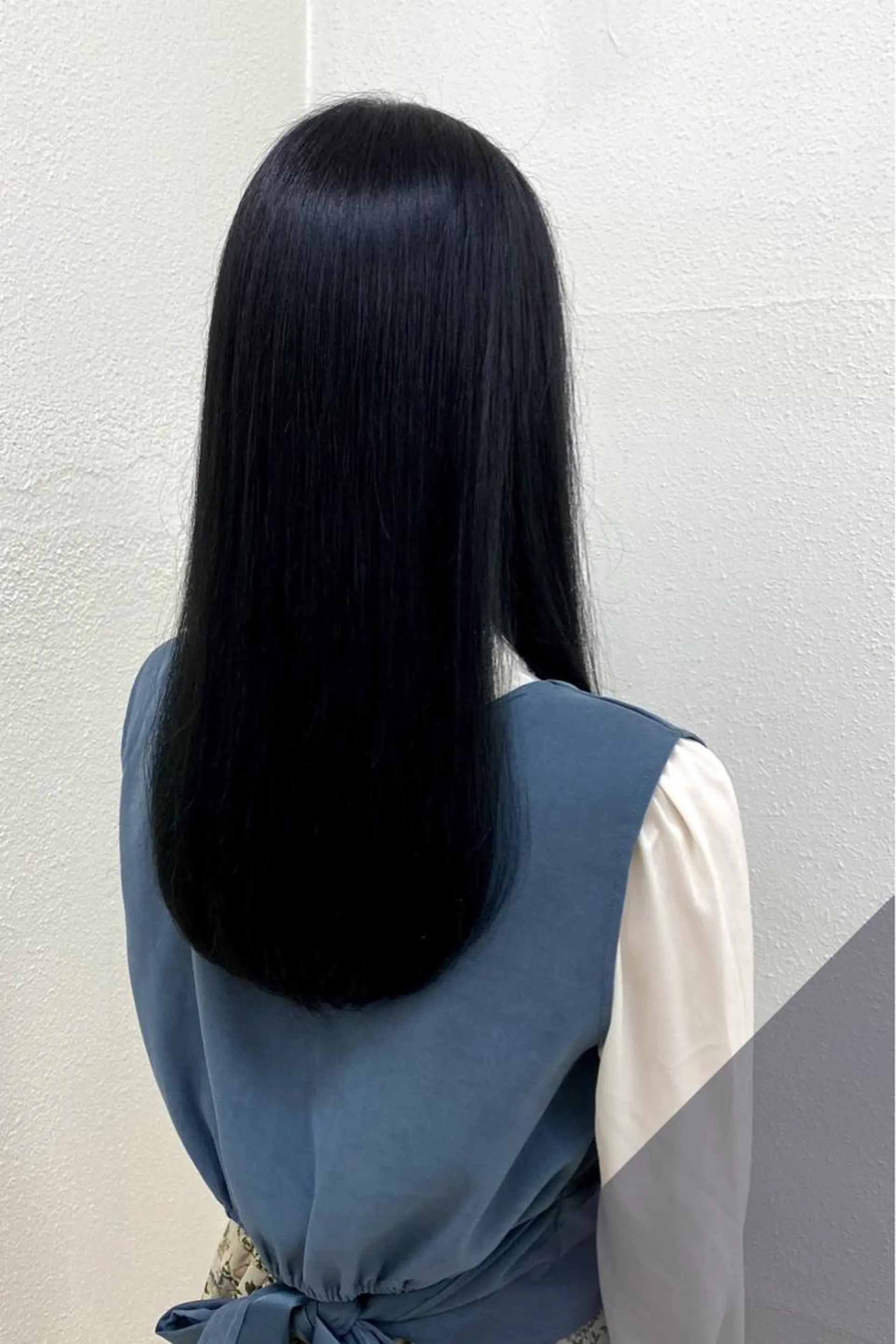 ロング カラー 黒髪 ブルーカラー ブルーブラック 菊地 紗矢のヘアスタイル
