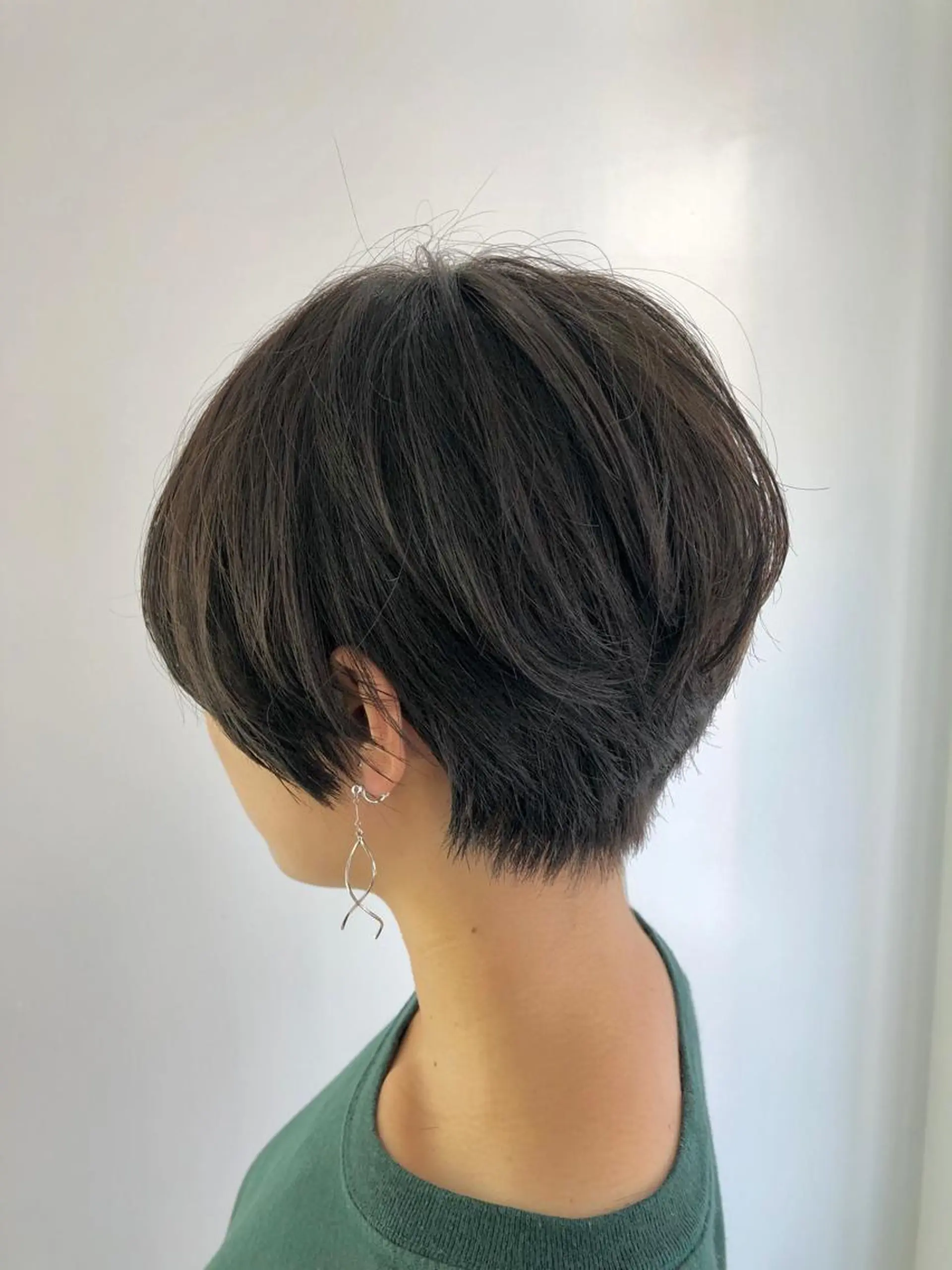 ショート カラー ダークグレー ダークグレージュ グレージュ くびれヘア ショートヘア ☕️ベージュカラー 内藤光哉☕️のヘアスタイル