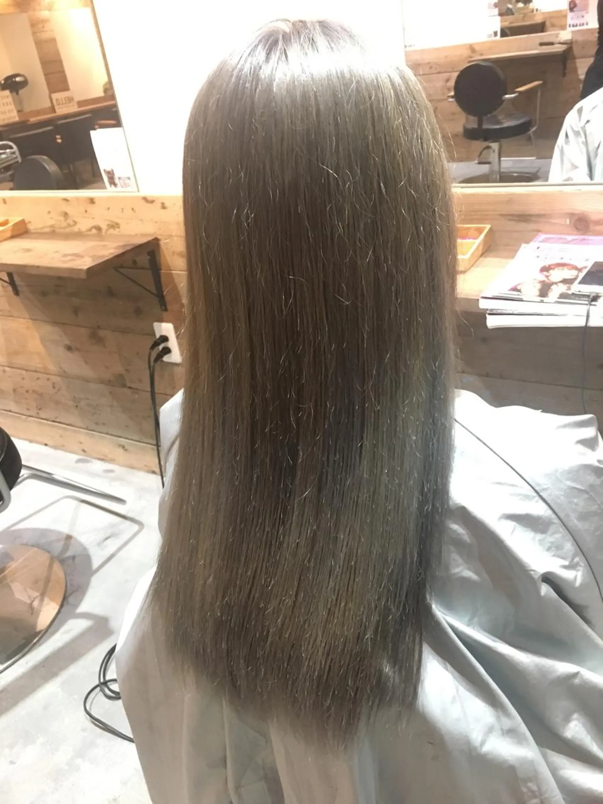 ロング カラー ベージュカラー ブリーチ シルバー シルバーベージュ lafith hair dope所属・ハイトーン×髪質改善 KENTAのヘアスタイル