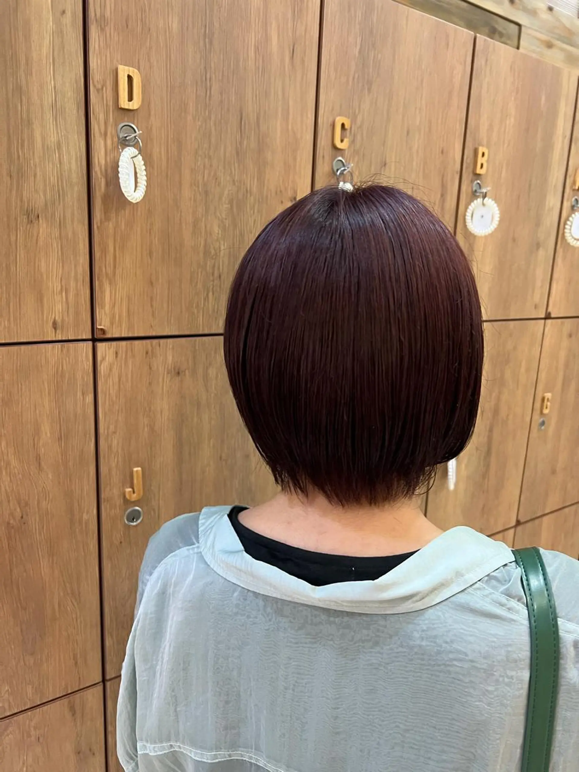 ショート カラー ブリーチ ブリーチなしカラー ピンクカラー らいむ/レイヤー/ /イヤリングカラーのヘアスタイル