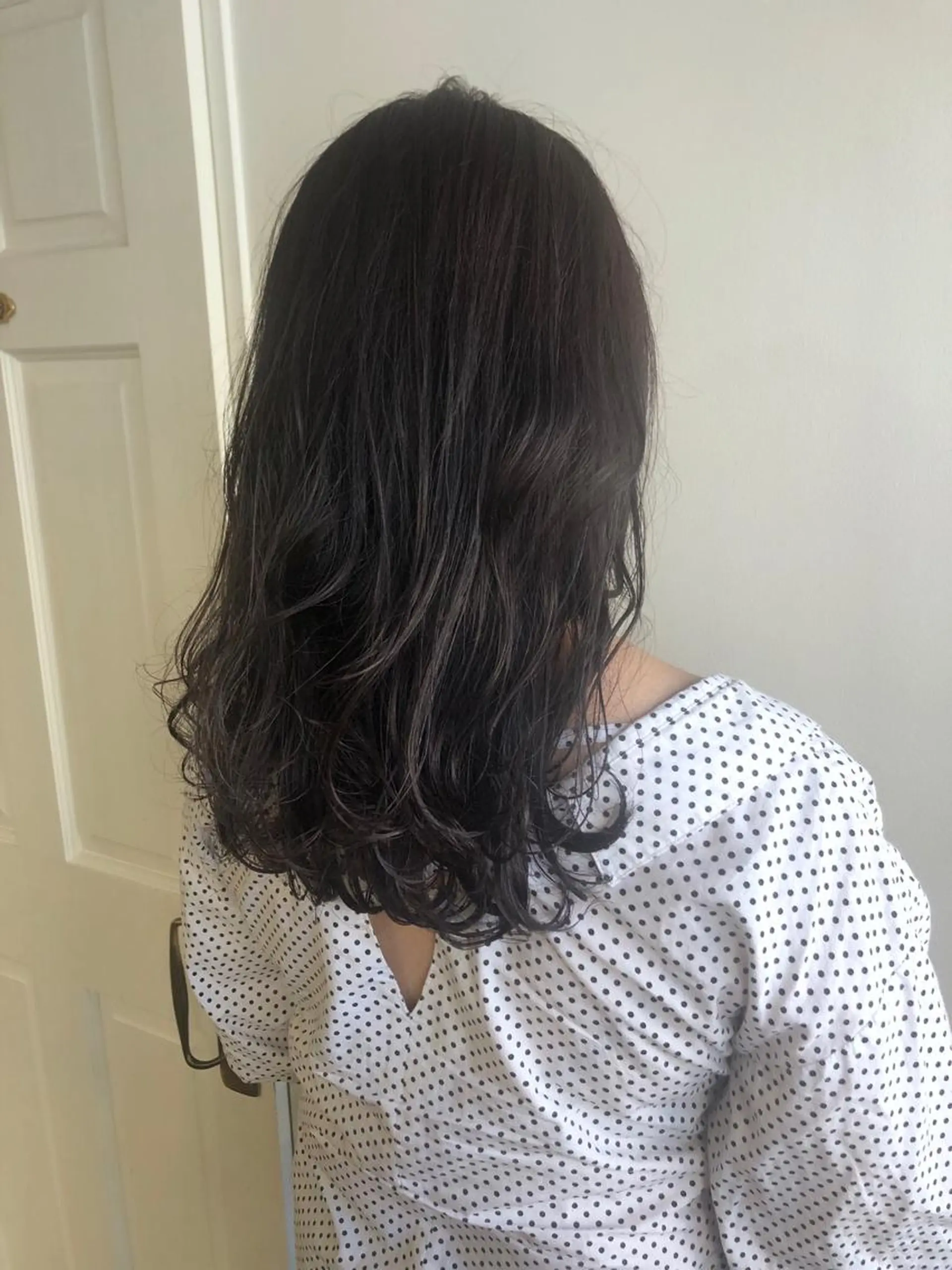 セミロング カラー ヘアアレンジ カット ヘアカラー トリートメント MIOベージュカラー 柔らかいカラーのヘアスタイル