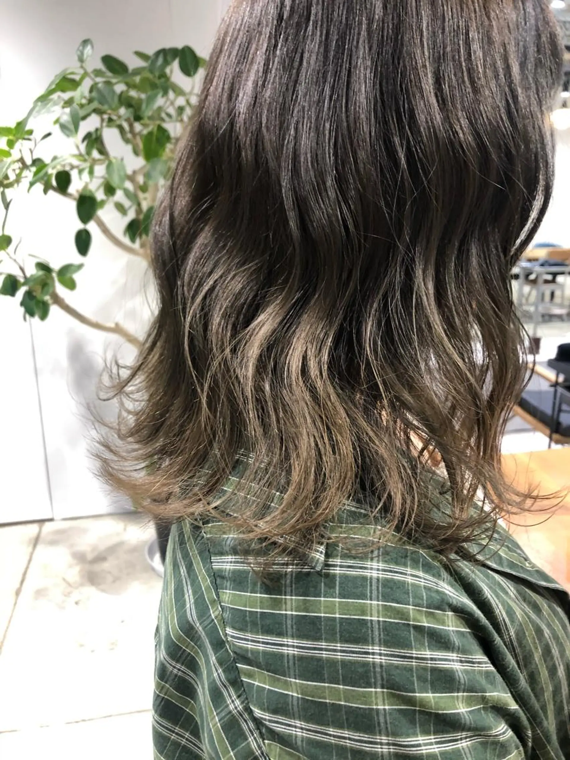 セミロング カラー パーマ ヘアアレンジ ブリーチ グラデーションカラー パーマスタイル🔅 sayacaのヘアスタイル