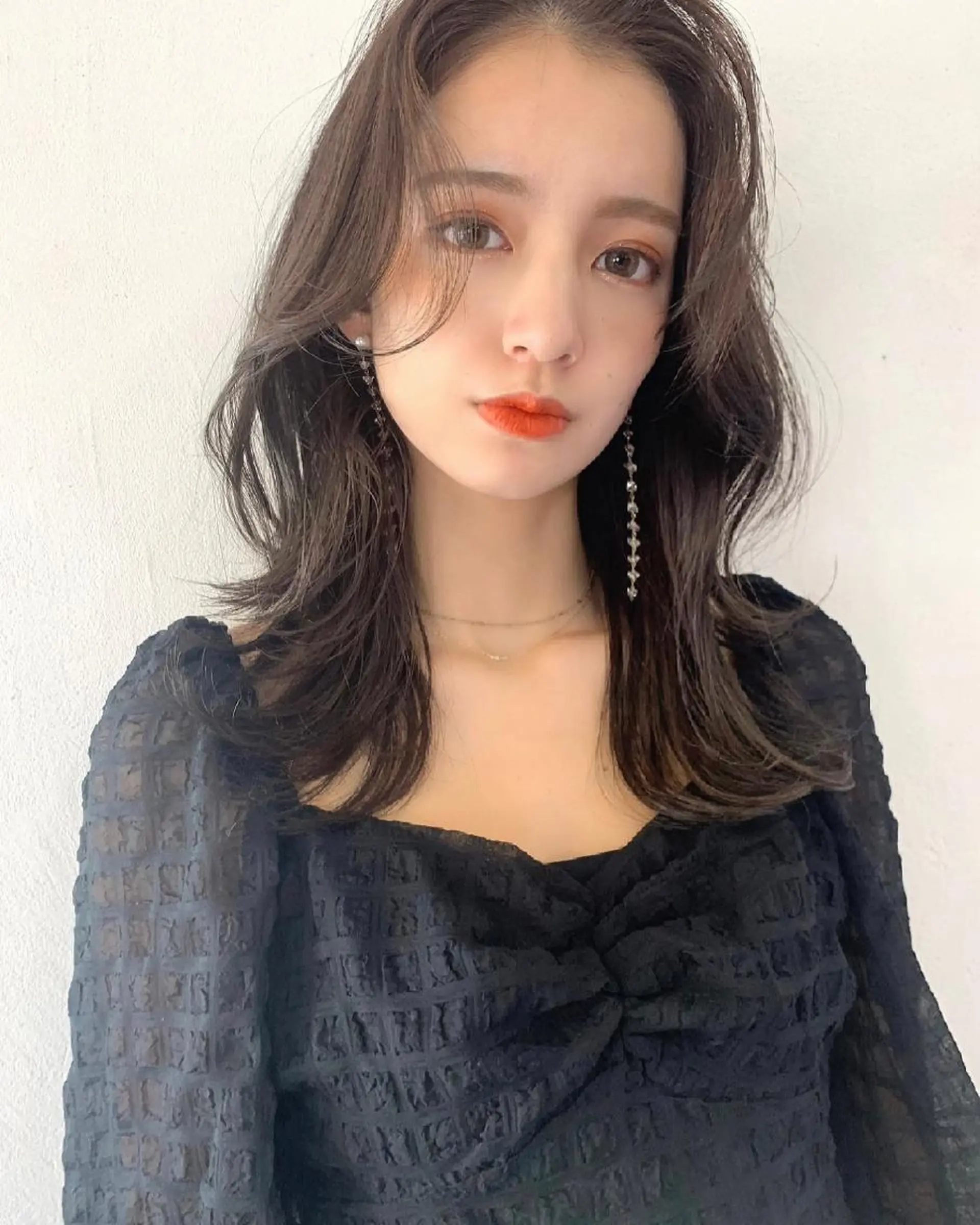 セミロング 韓国風ヘア レイヤーカット、 大人可愛い　中村美羅のヘアスタイル