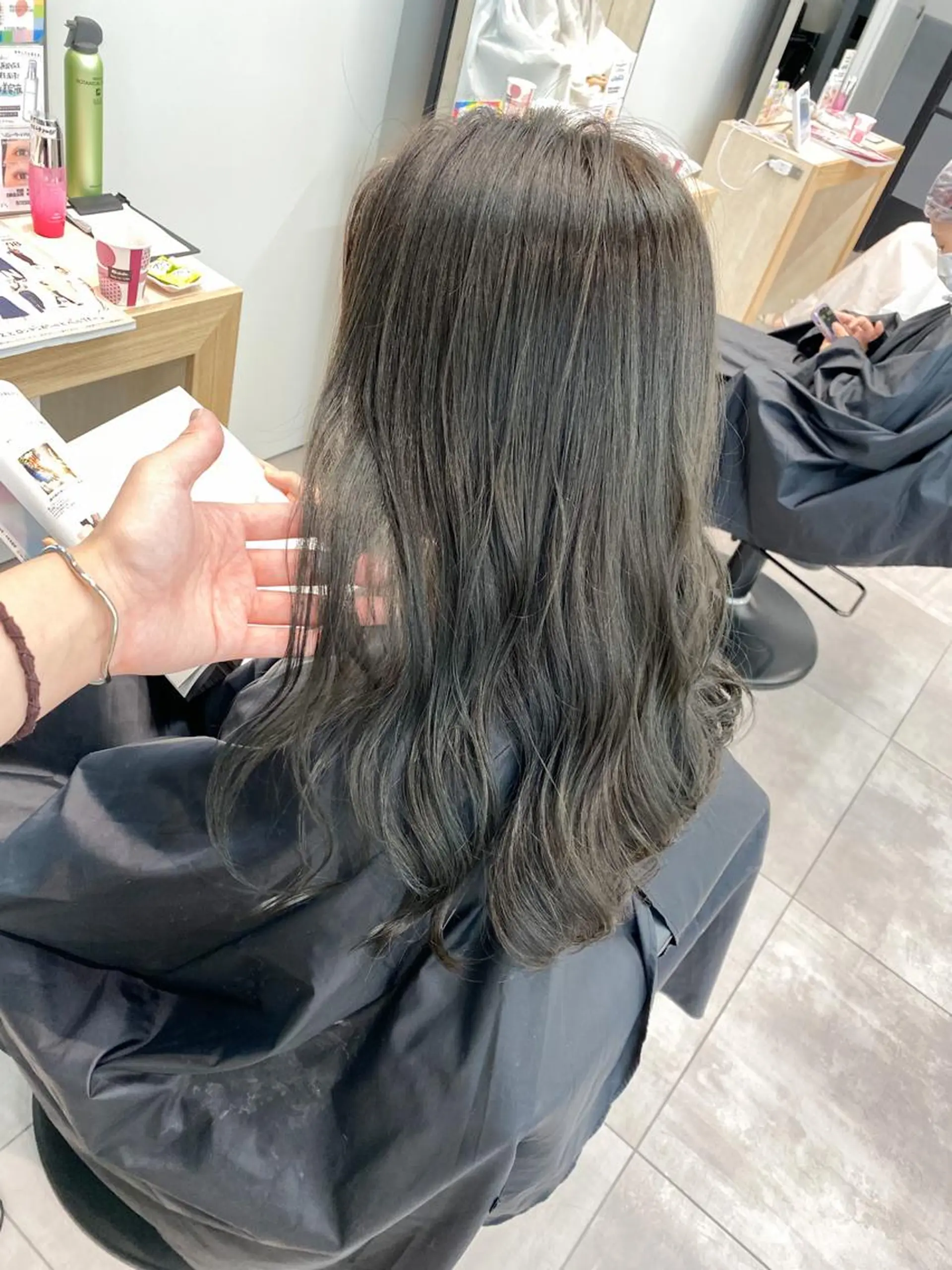 セミロング カラー アッシュ アッシュグレー アッシュグレージュ グレージュ イルミナカラー marble by KENJEのヘアスタイル