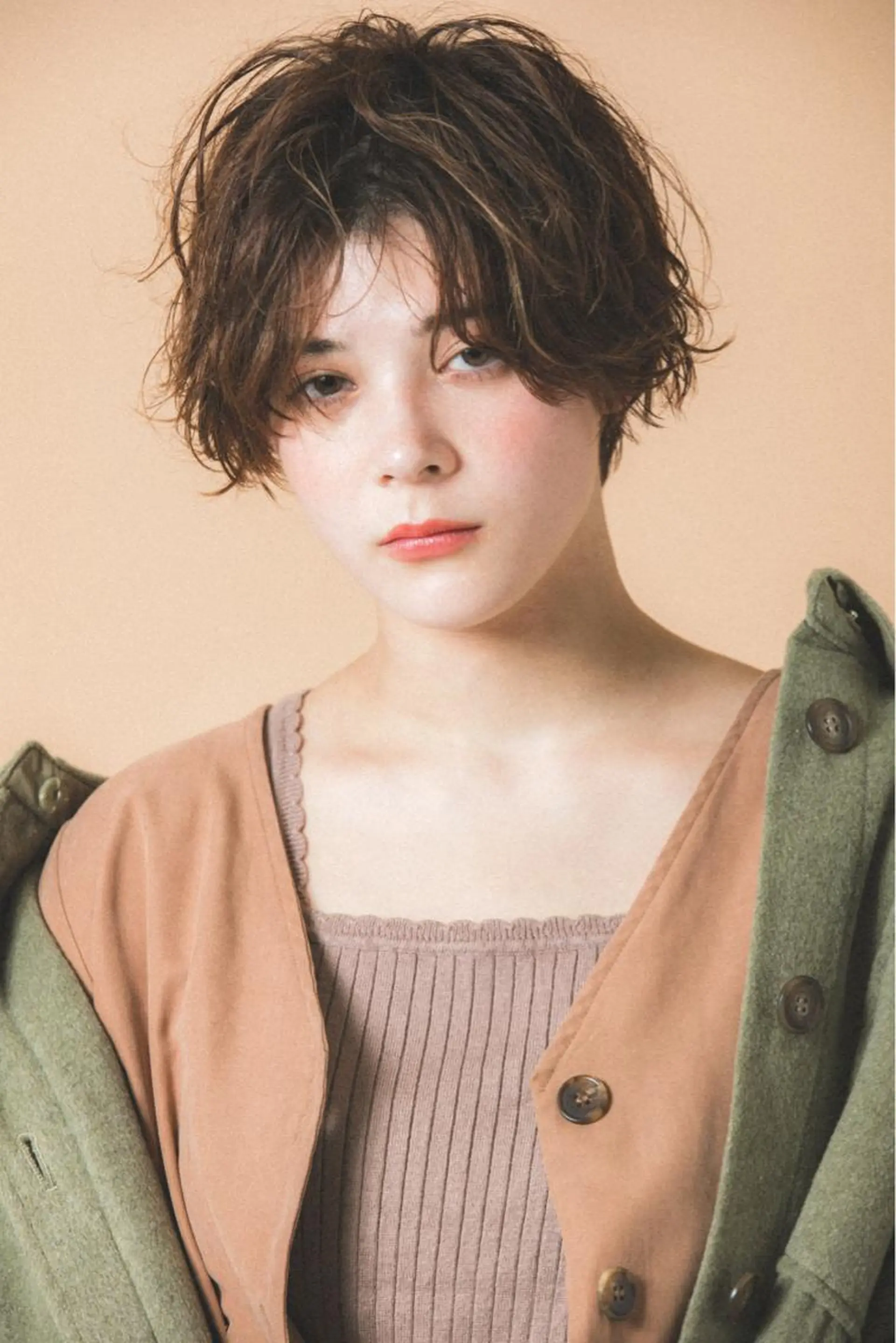 ショート カラー パーマ オカダミチヨシ 波巻きフレンチパーマのヘアスタイル