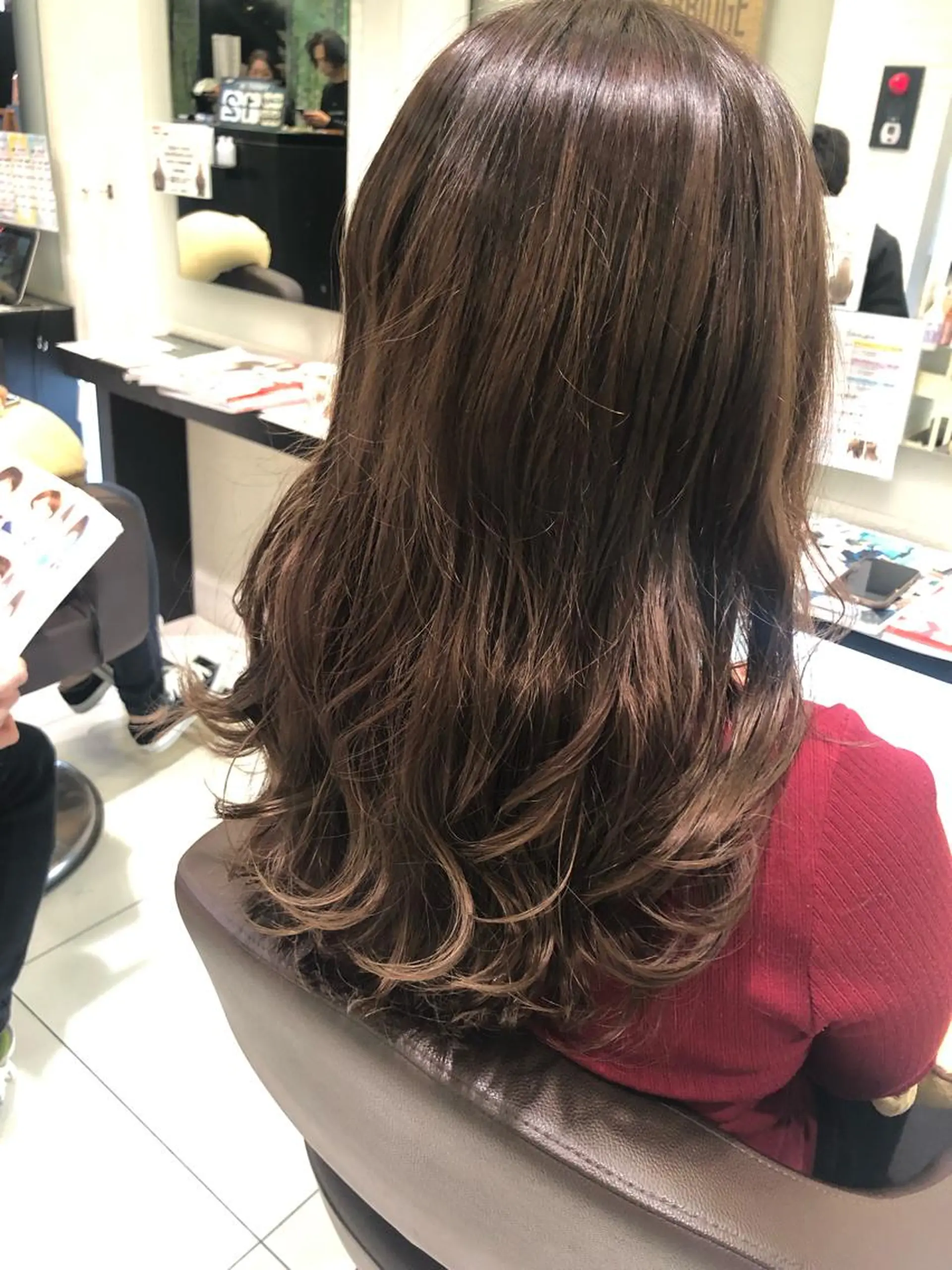 セミロング カラー 高岡 杏実のヘアスタイル