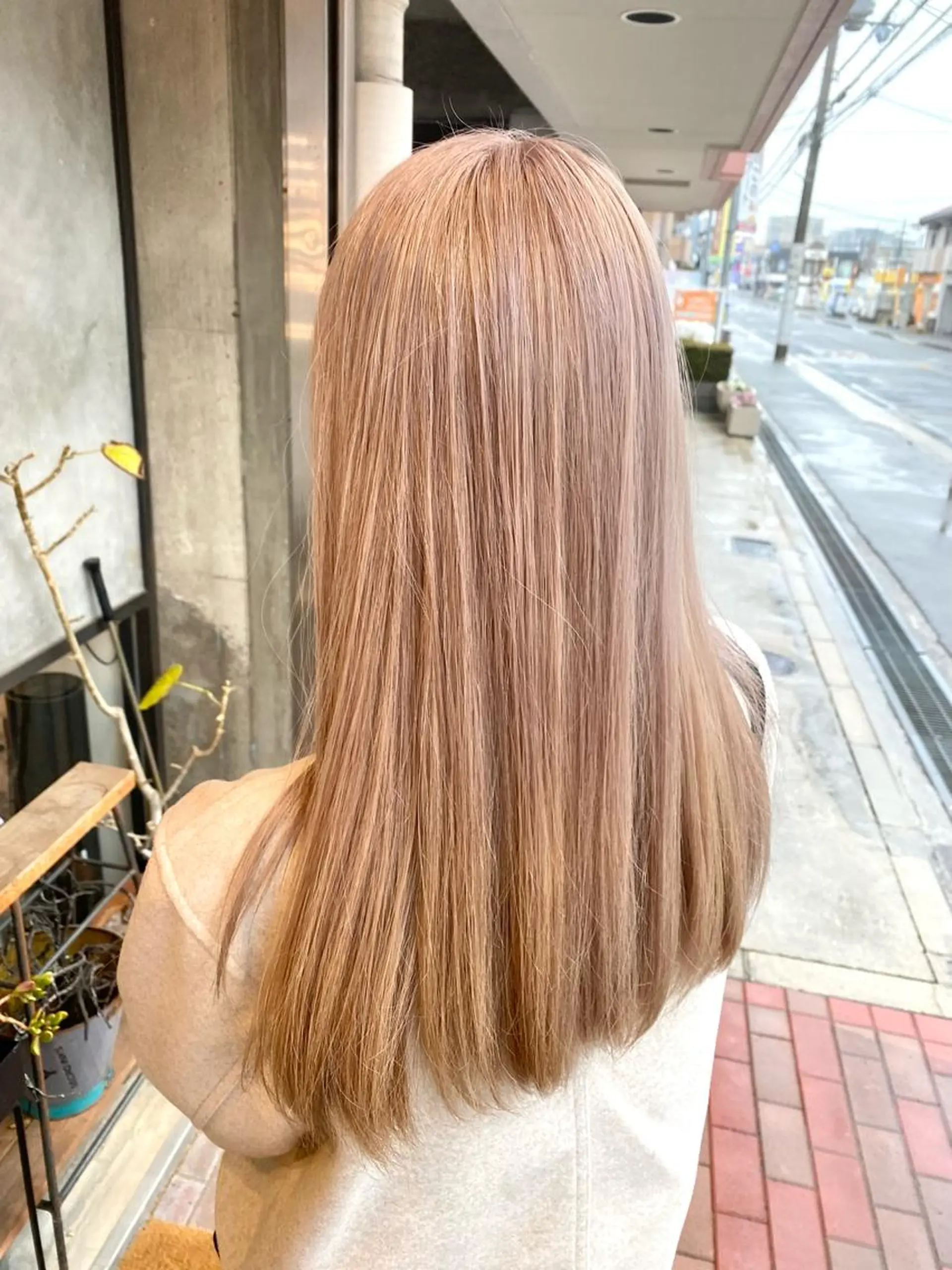 ロング カラー ベージュカラー ブリーチ ハイトーンカラー ハイトーンベージュ slow✂︎ 矢野芹奈のヘアスタイル
