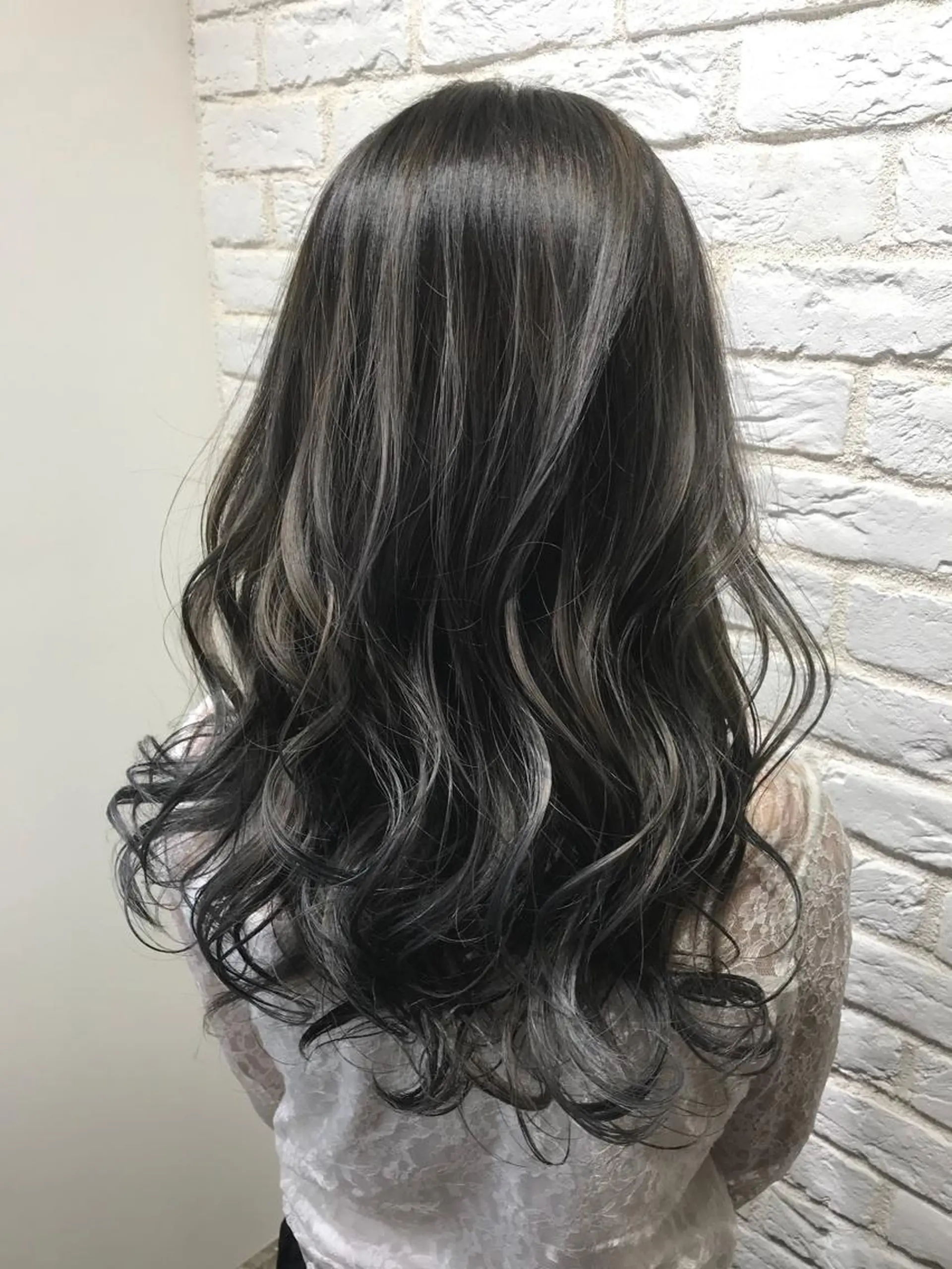 ミディアム カラー UMEDA FIGAROのヘアスタイル