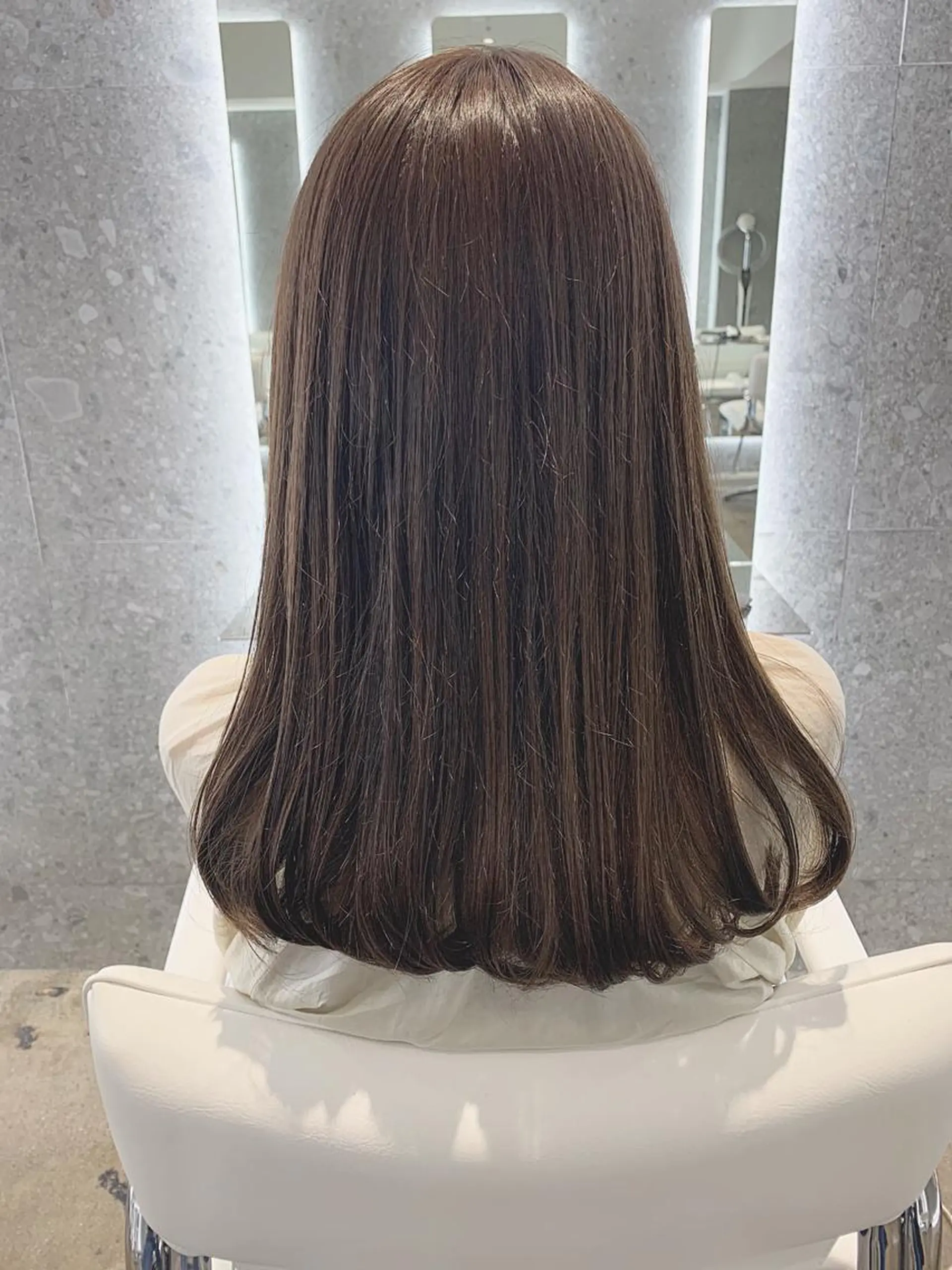 セミロング カラー ベージュカラー ショコラベージュ カット ヘアカラー トリートメント PHIDGE所属・山下 千明のヘアスタイル