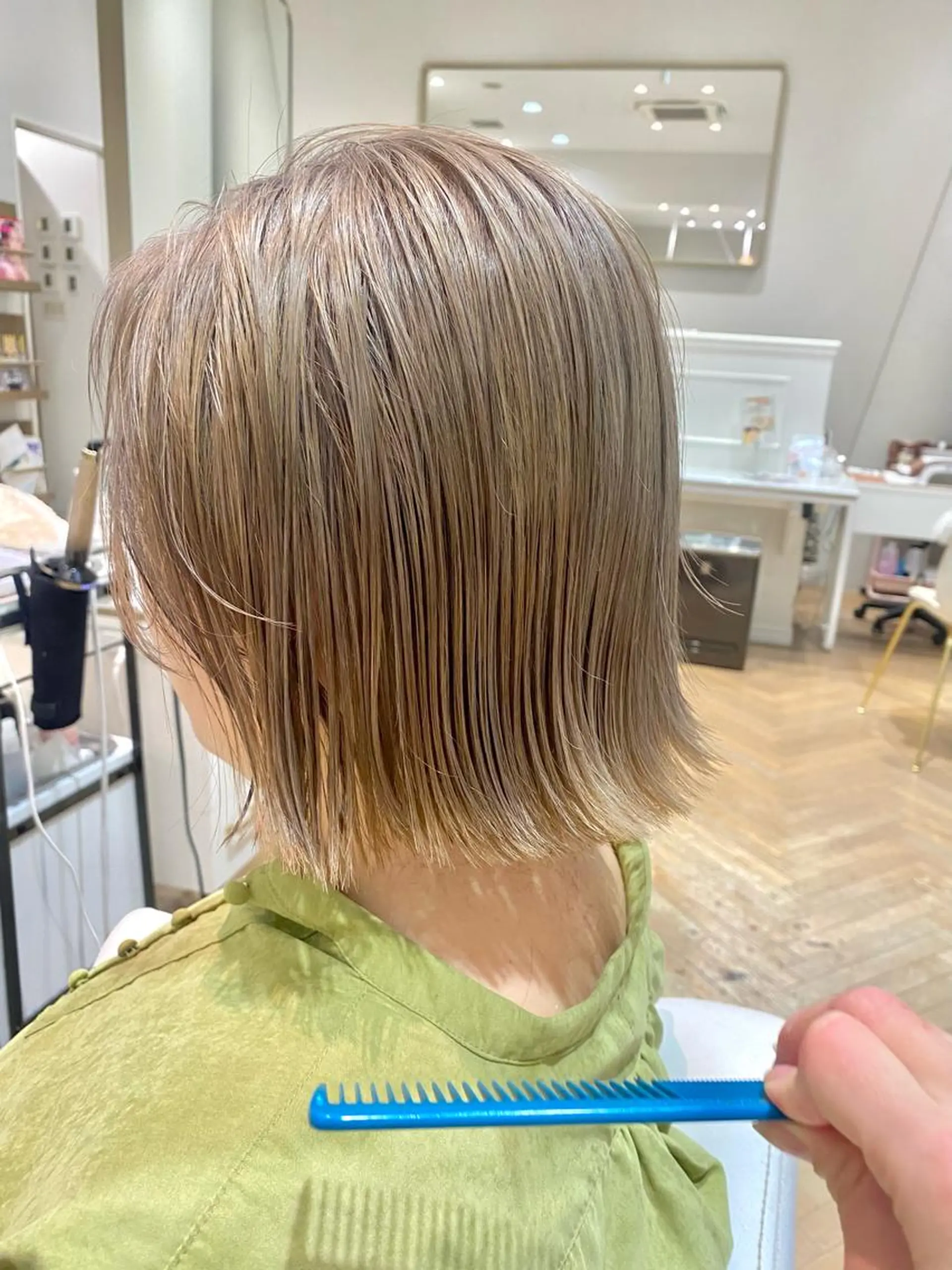 ショート カラー ブリーチ 増井 彩乃のヘアスタイル