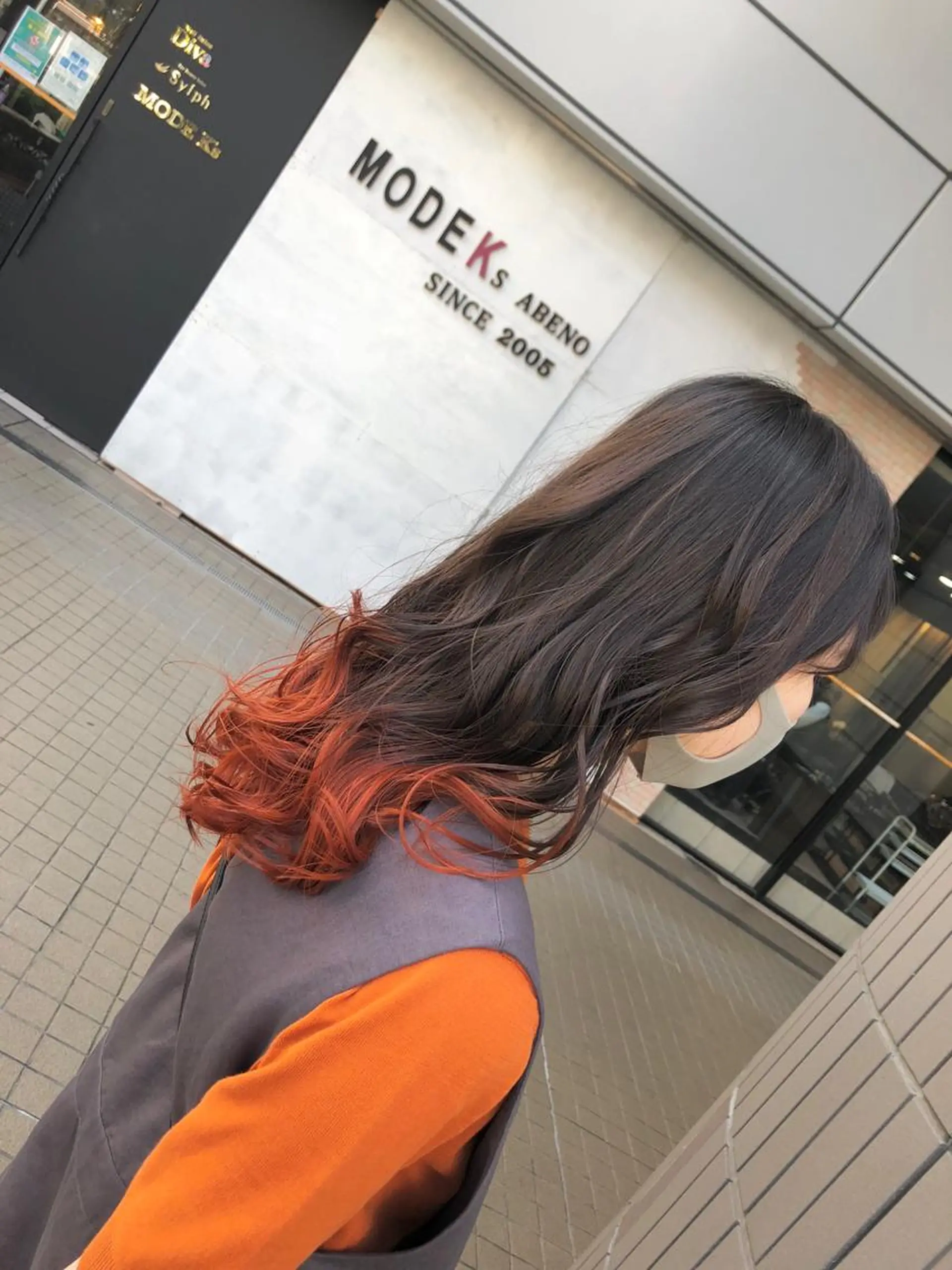 セミロング カラー グラデーションカラー オレンジ オレンジレッド レッドカラー SHAFT Ieiriのヘアスタイル