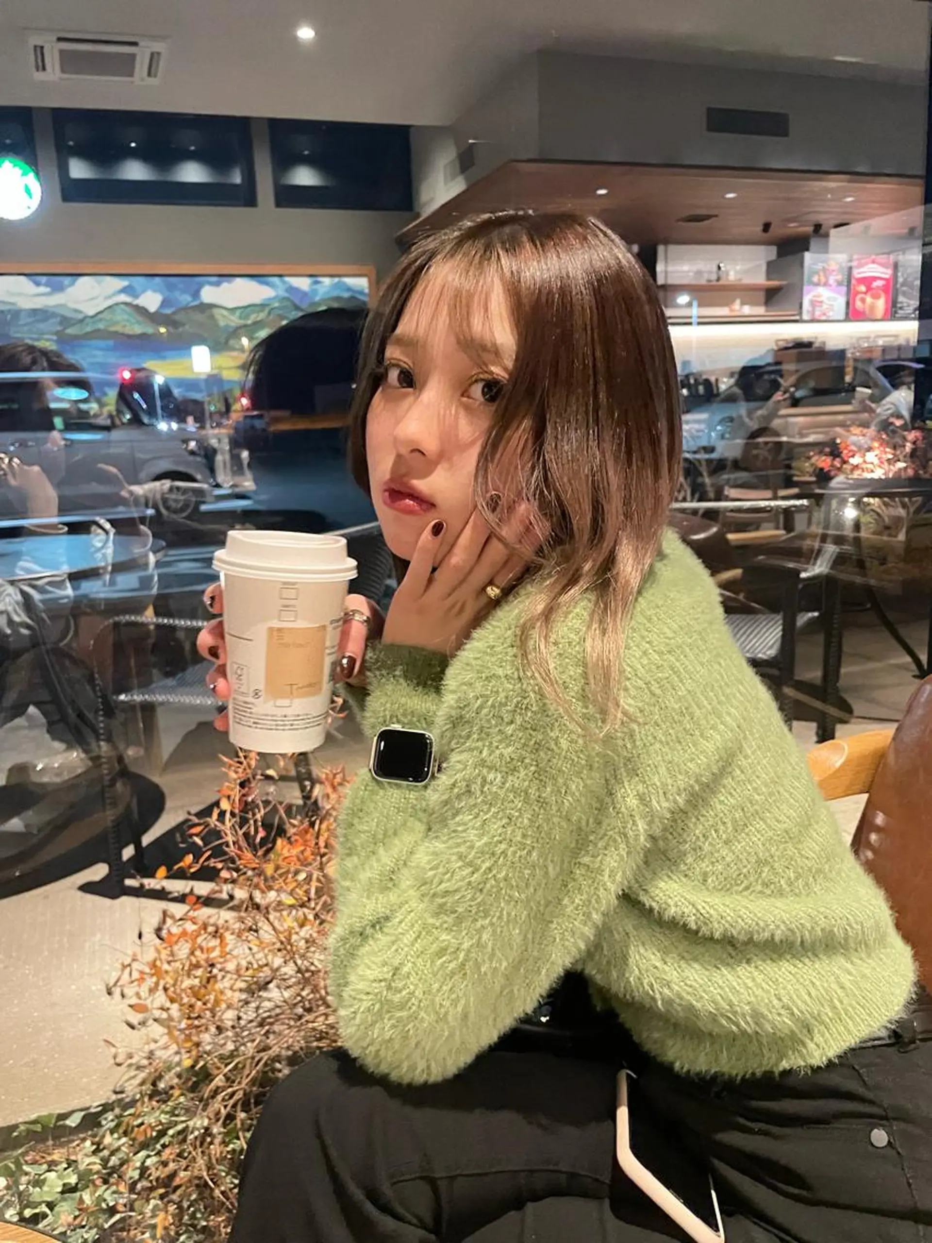 セミロング サ チのヘアスタイル