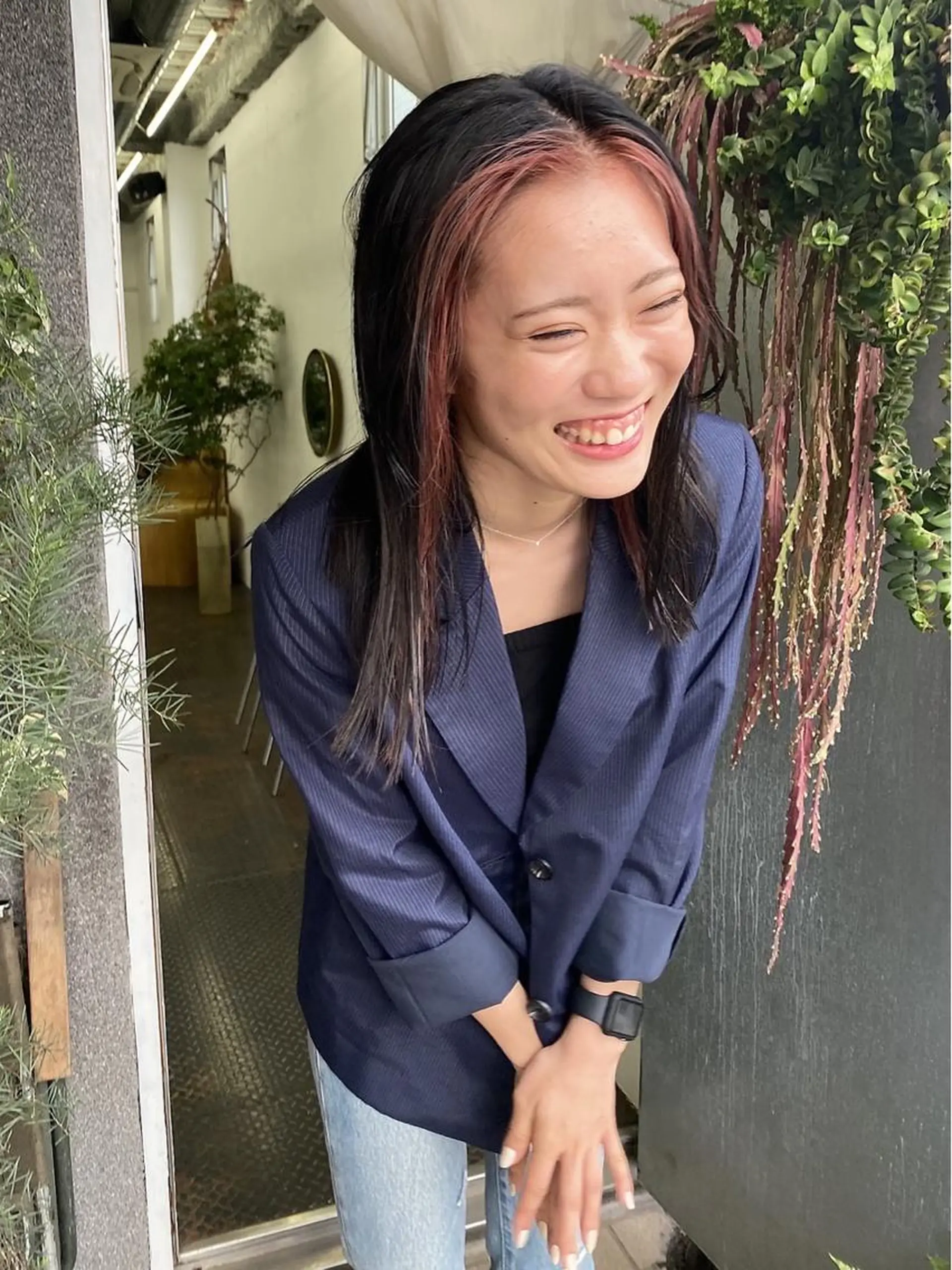 セミロング カラー ミストバング  フェイスフレーミング オレンジ カット トリートメント qiie リタッチ 黒染め　ワンカラーのヘアスタイル