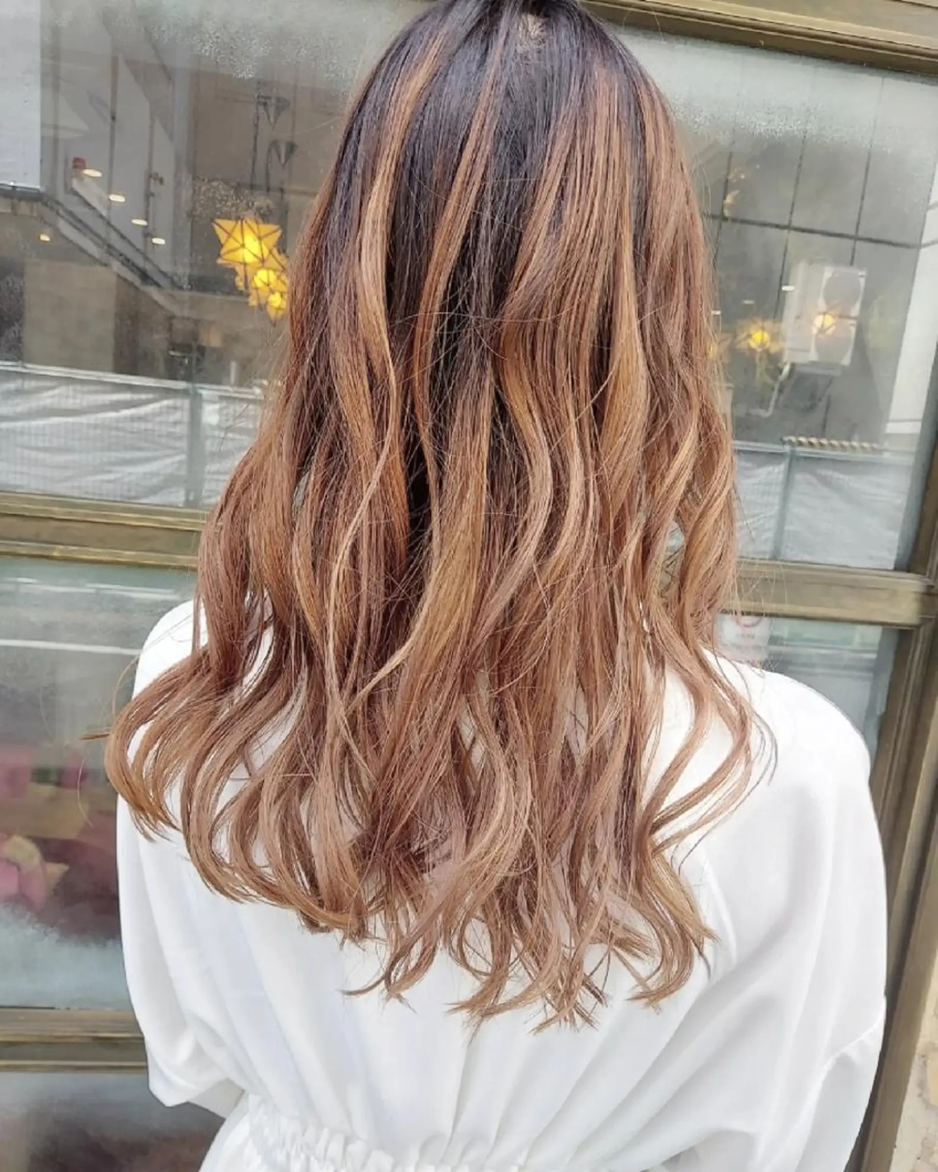ロング カラー バレイヤージュ ベージュカラー ピンクカラー ピンクベージュ レイヤーカット ブリーチ・ハイトーン 特化🎉内山のヘアスタイル