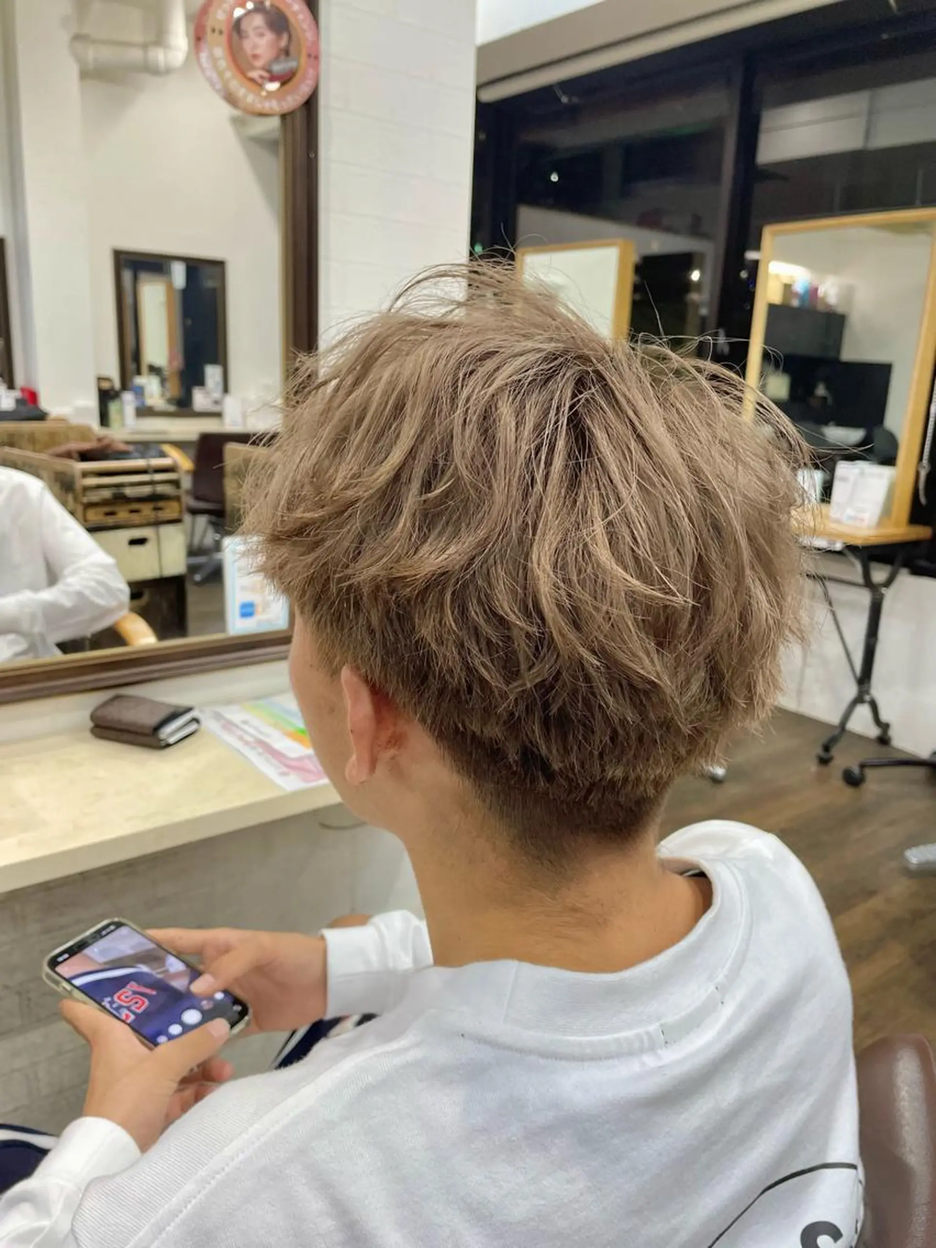 ショート 横浜🦋ハイトーン 🫐シャドウルーツのヘアスタイル