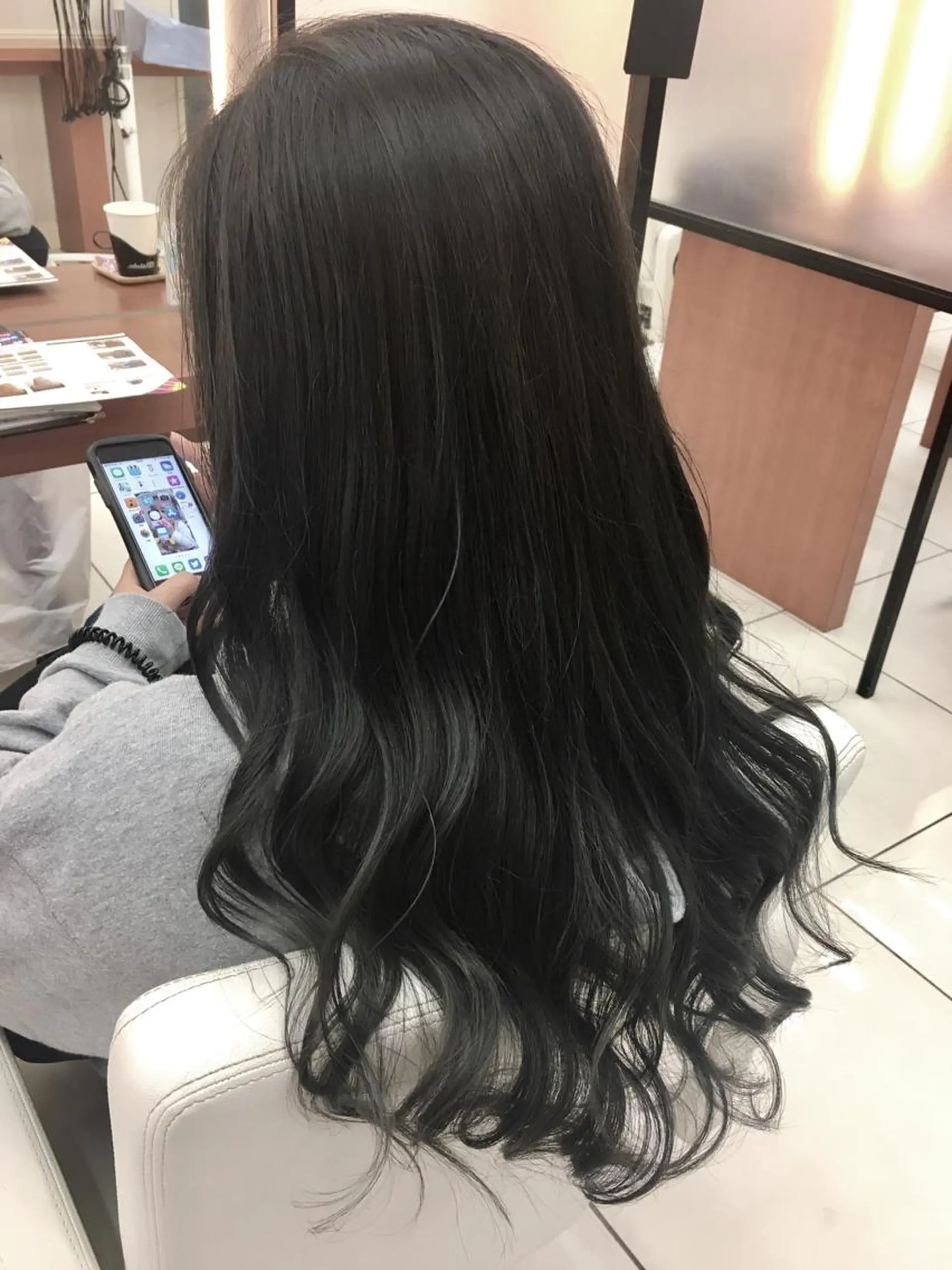 カラー アッシュ アッシュグレー バレイヤージュ 透明感カラー カット ヘアカラー ブリーチ/バレイヤ ージュ川端裕司のヘアスタイル