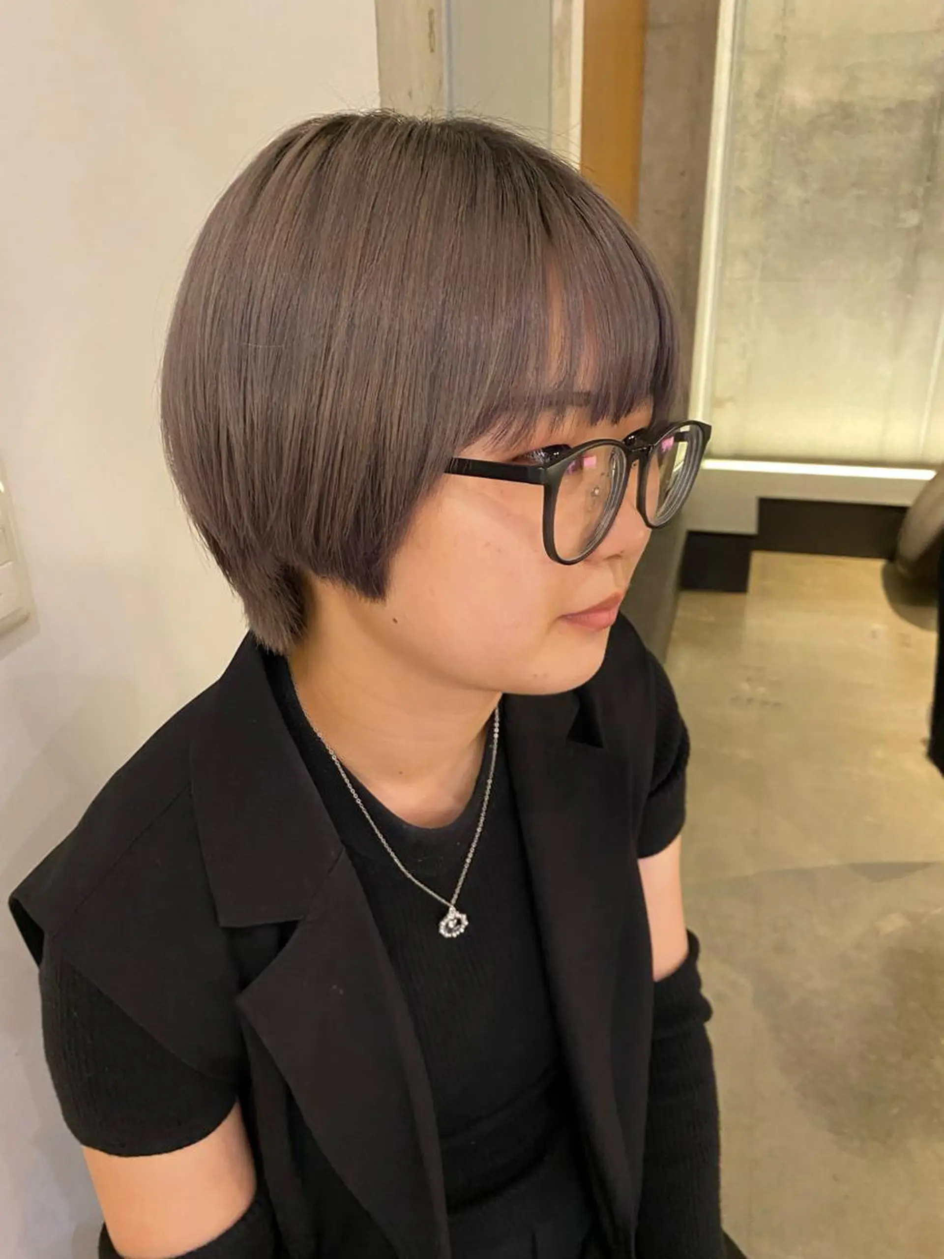 ショート カラー ベージュカラー🐑 レイヤー🤎塚原優芽のヘアスタイル